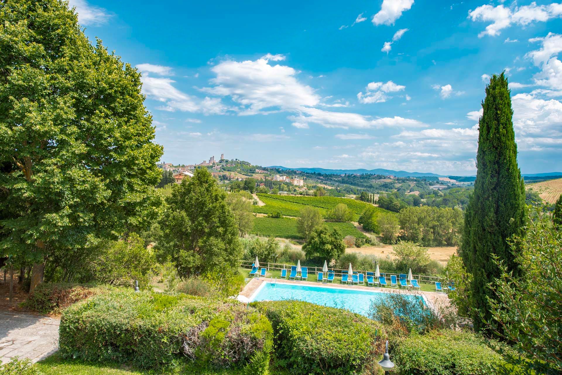 Inny w San Gimignano, Tuscany 10840402