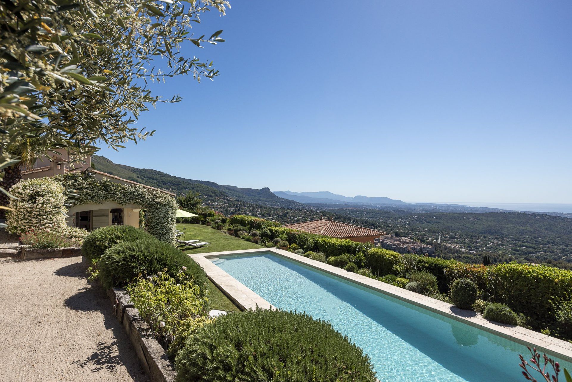 casa en Tourrettes-sur-Loup, Provenza-Alpes-Costa Azul 10840953