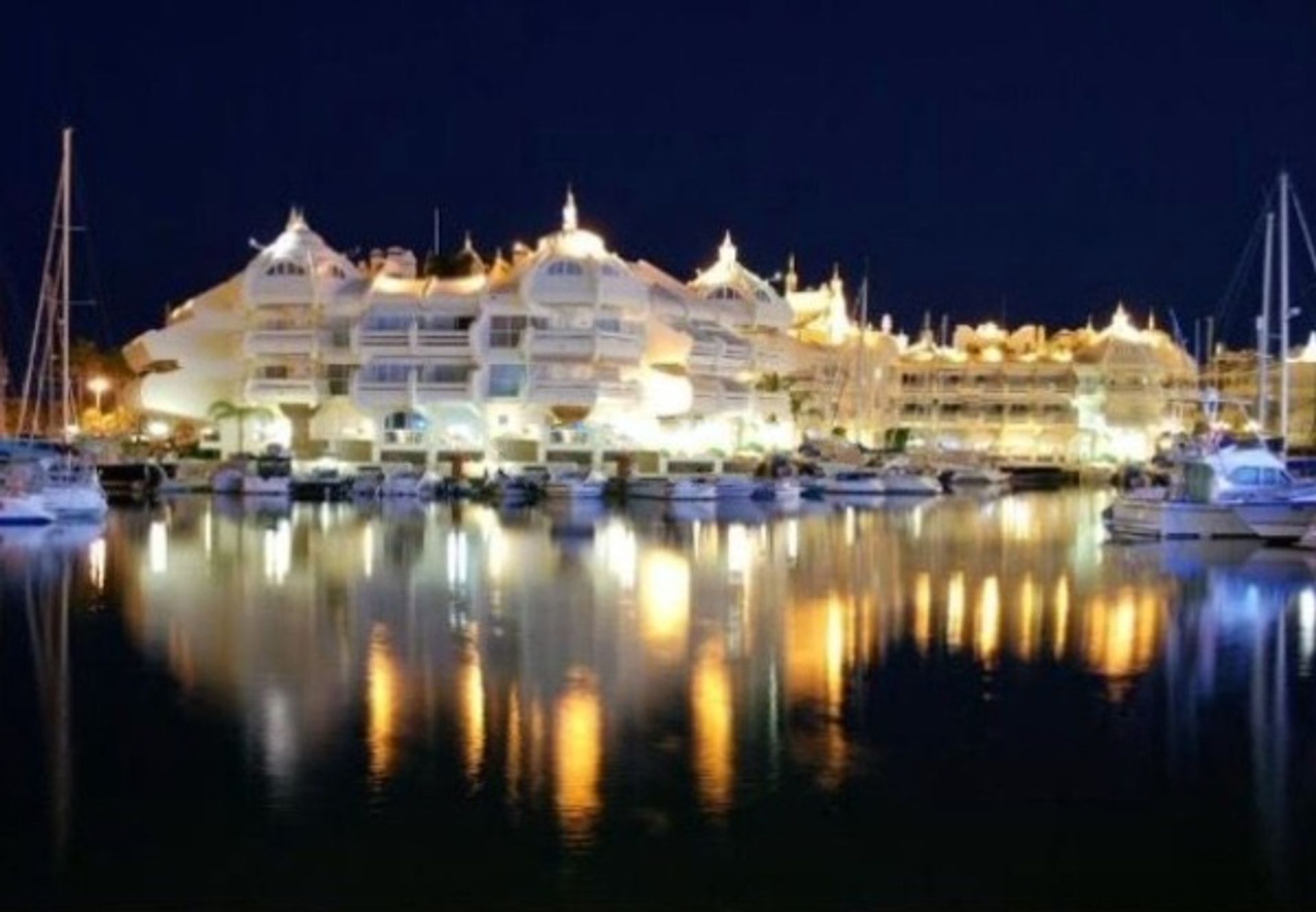 Condominium in Benalmádena, Andalusia 10841255