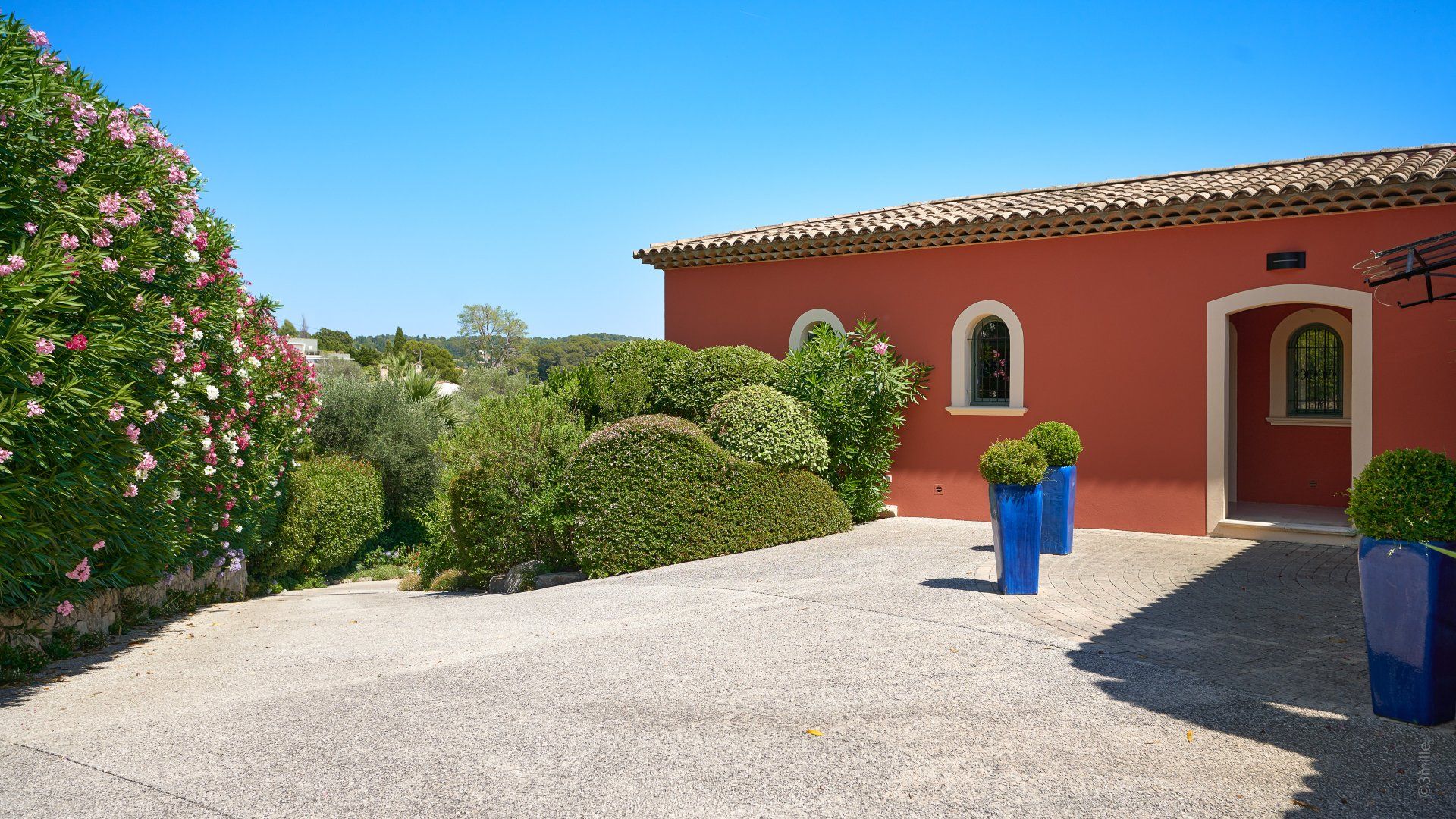 房子 在 Mougins, Provence-Alpes-Côte d'Azur 10841805