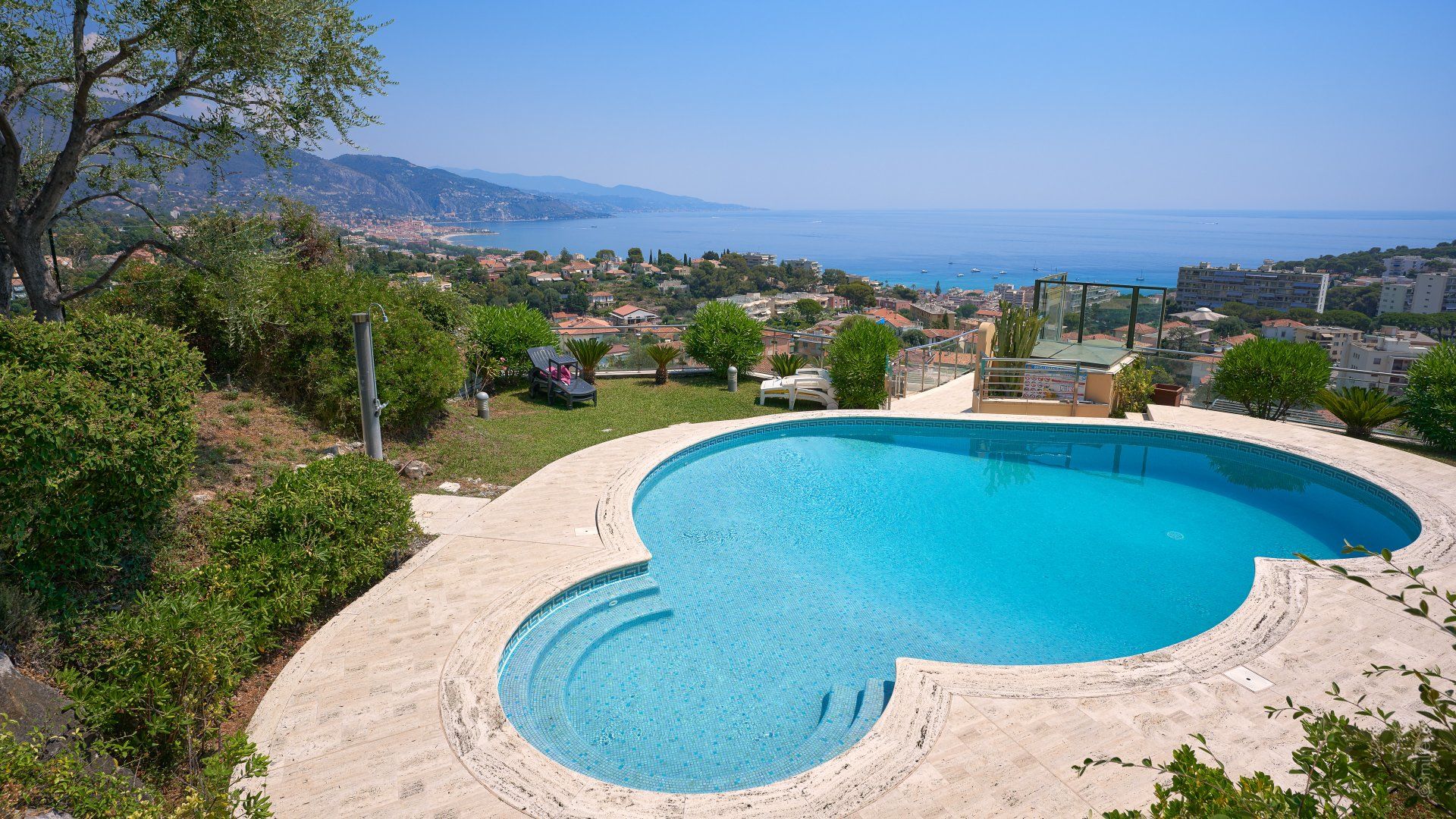 Condomínio no Roquebrune-Cap-Martin, Provence-Alpes-Côte d'Azur 10841816