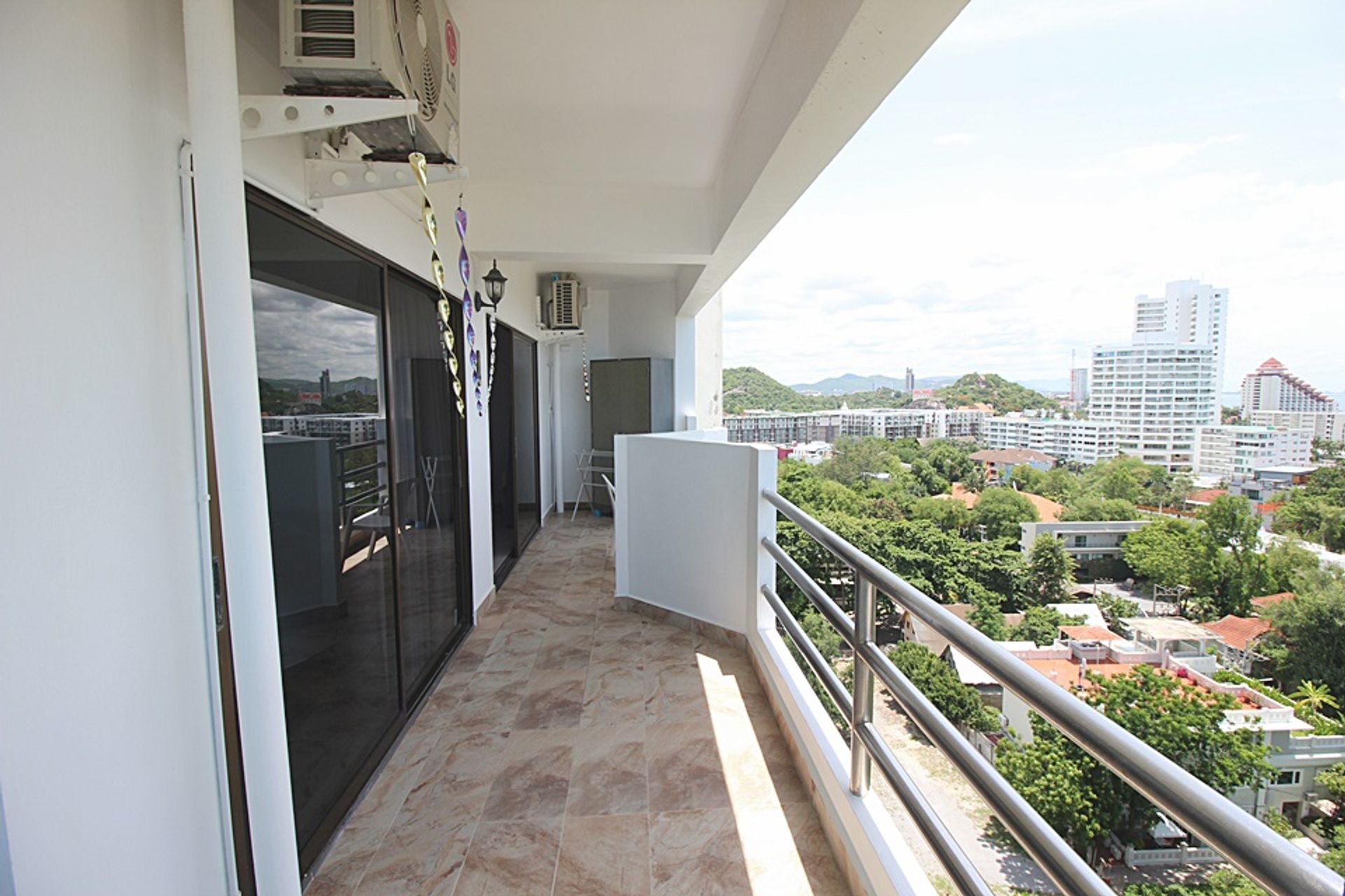 Condominium in Tambon Nong Kae, Chang Wat Prachuap Khiri Khan 10841985