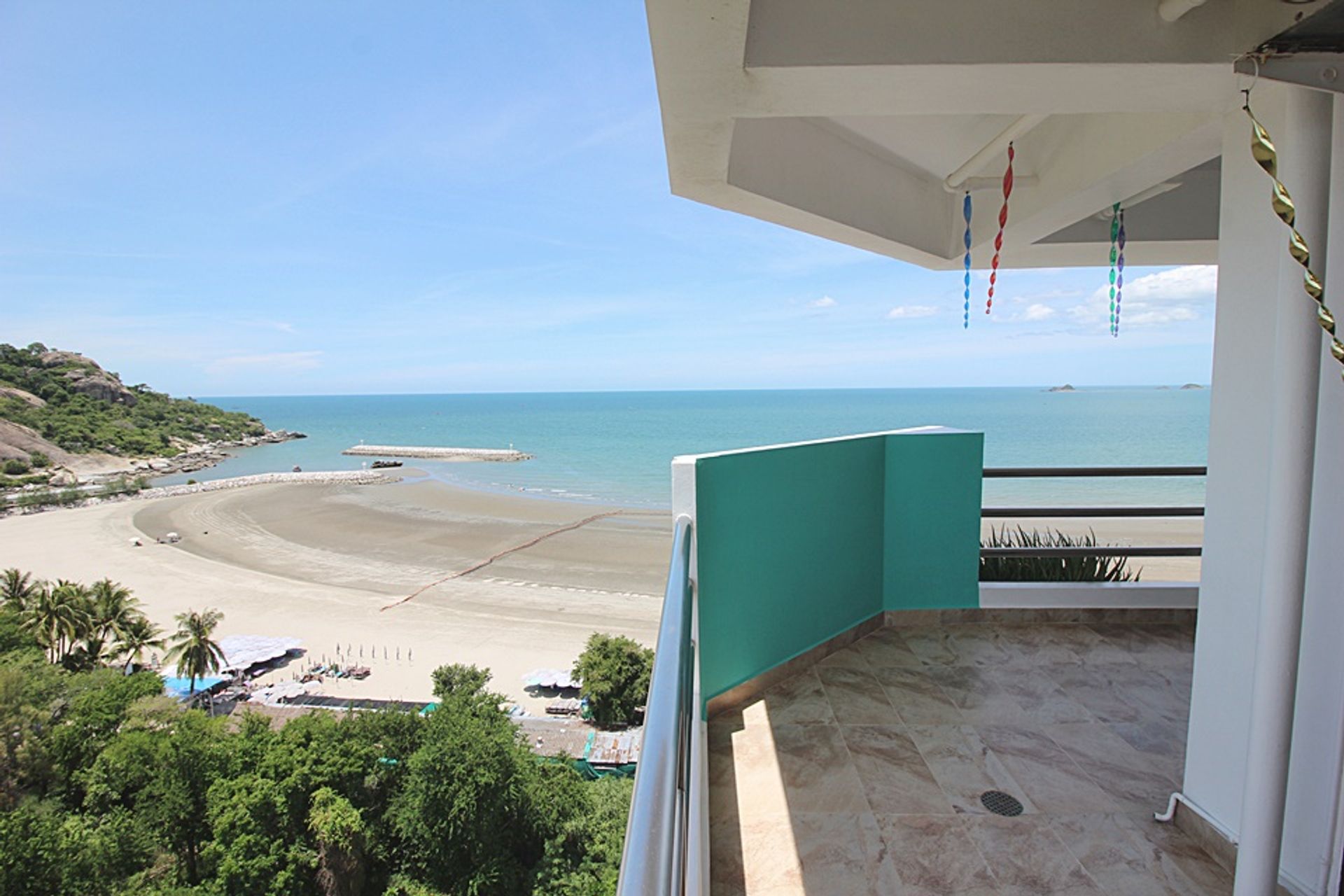 Condominium in Tambon Nong Kae, Chang Wat Prachuap Khiri Khan 10841985