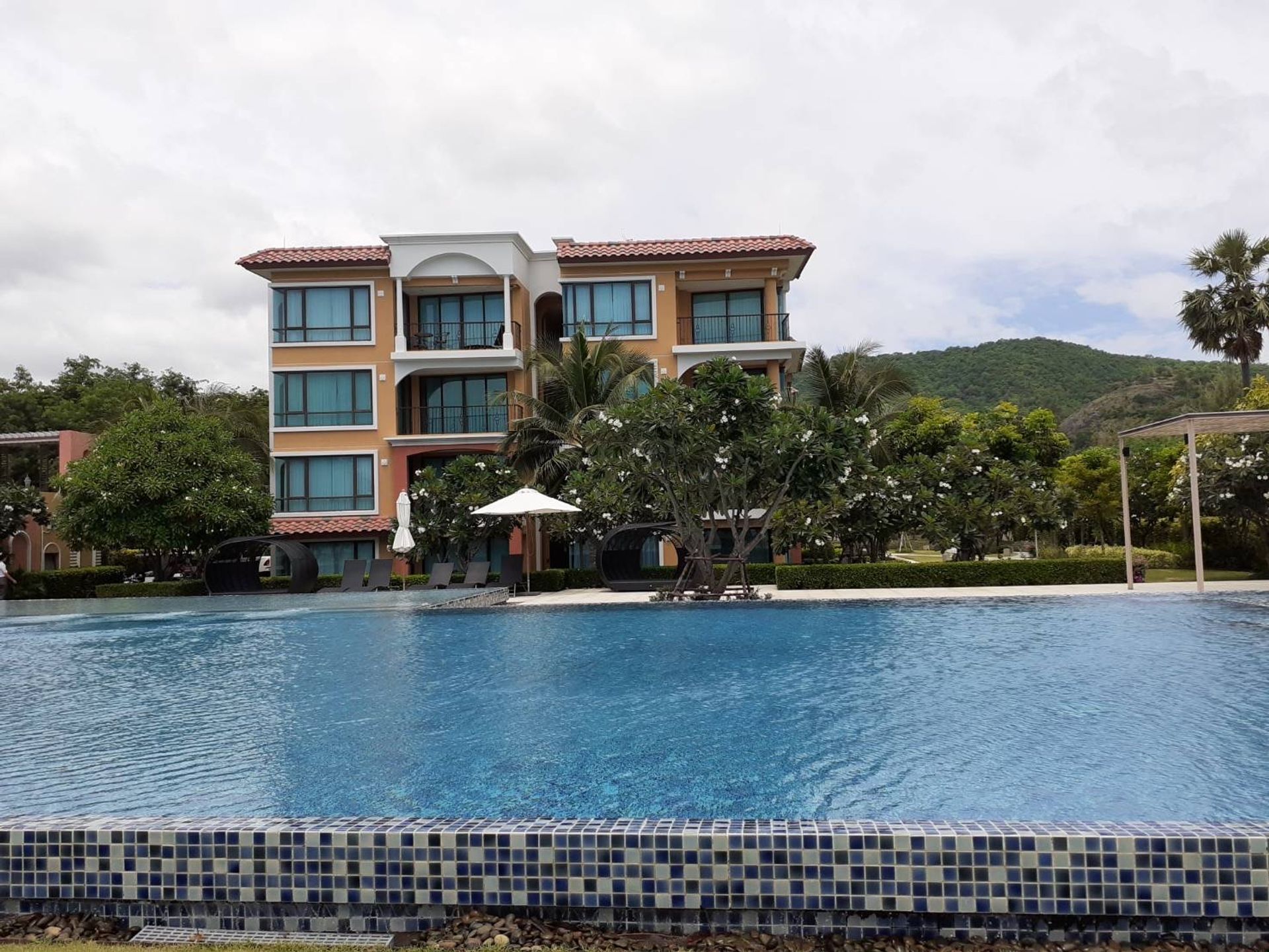 Condominium in Pran Buri, Prachuap Khiri Khan 10842225