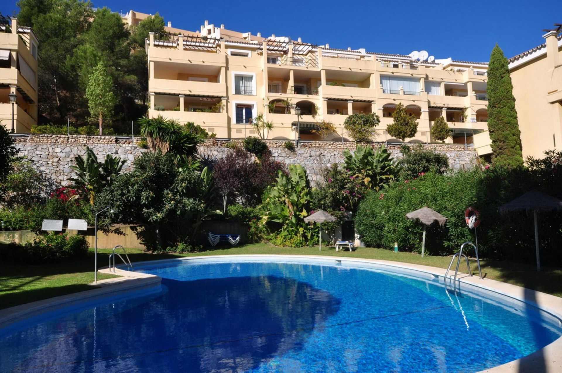 Condominium dans Benahavís, Andalousie 10842480