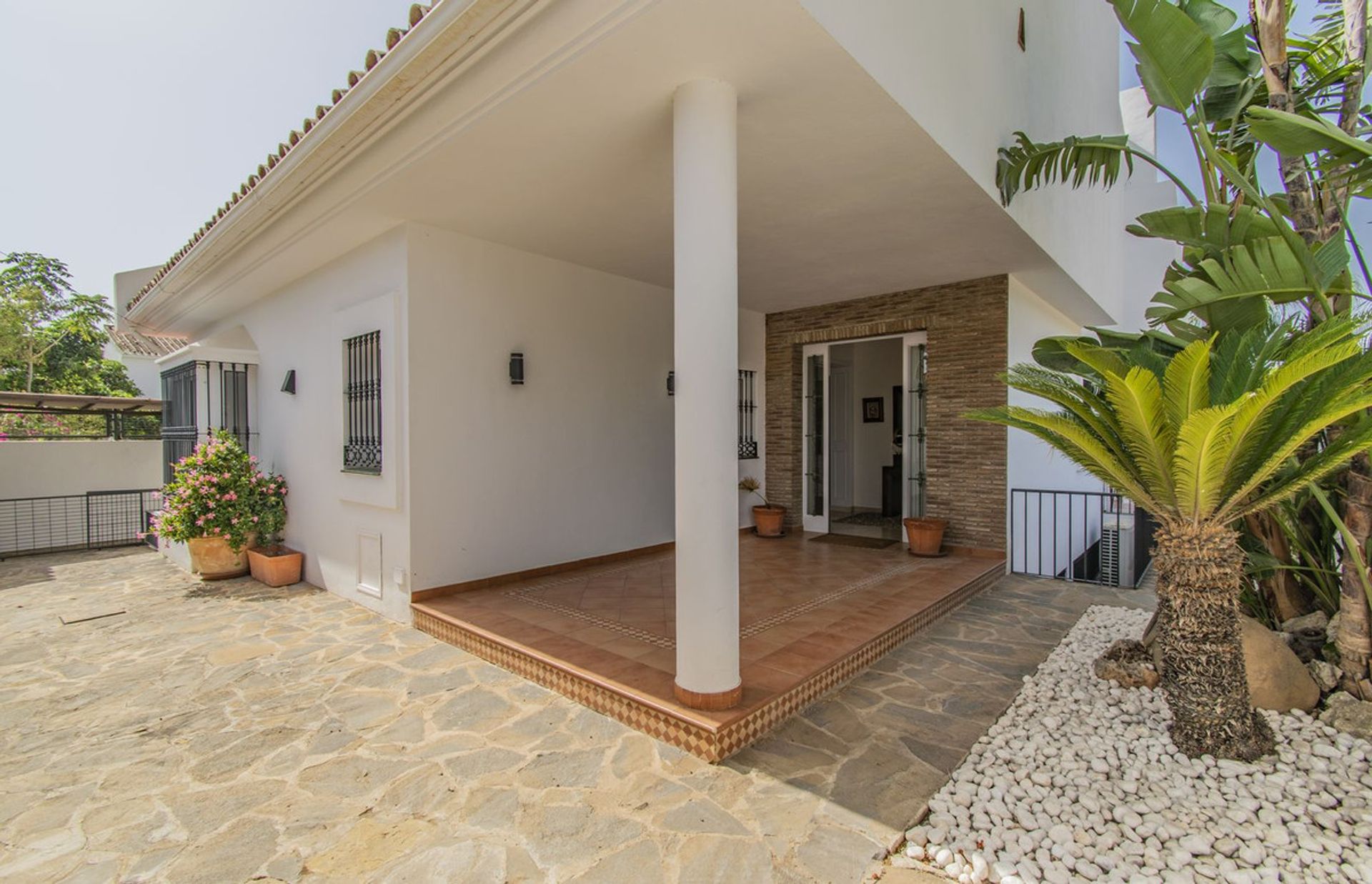 House in Marbella, Andalusia 10842543