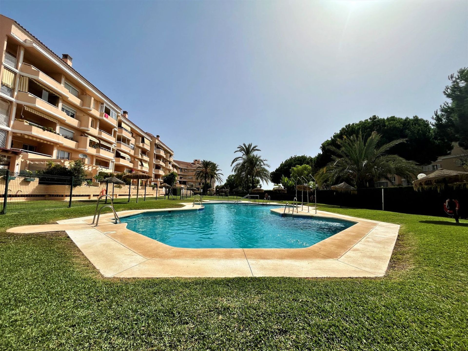 Condominium in Estepona, Andalusia 10842581