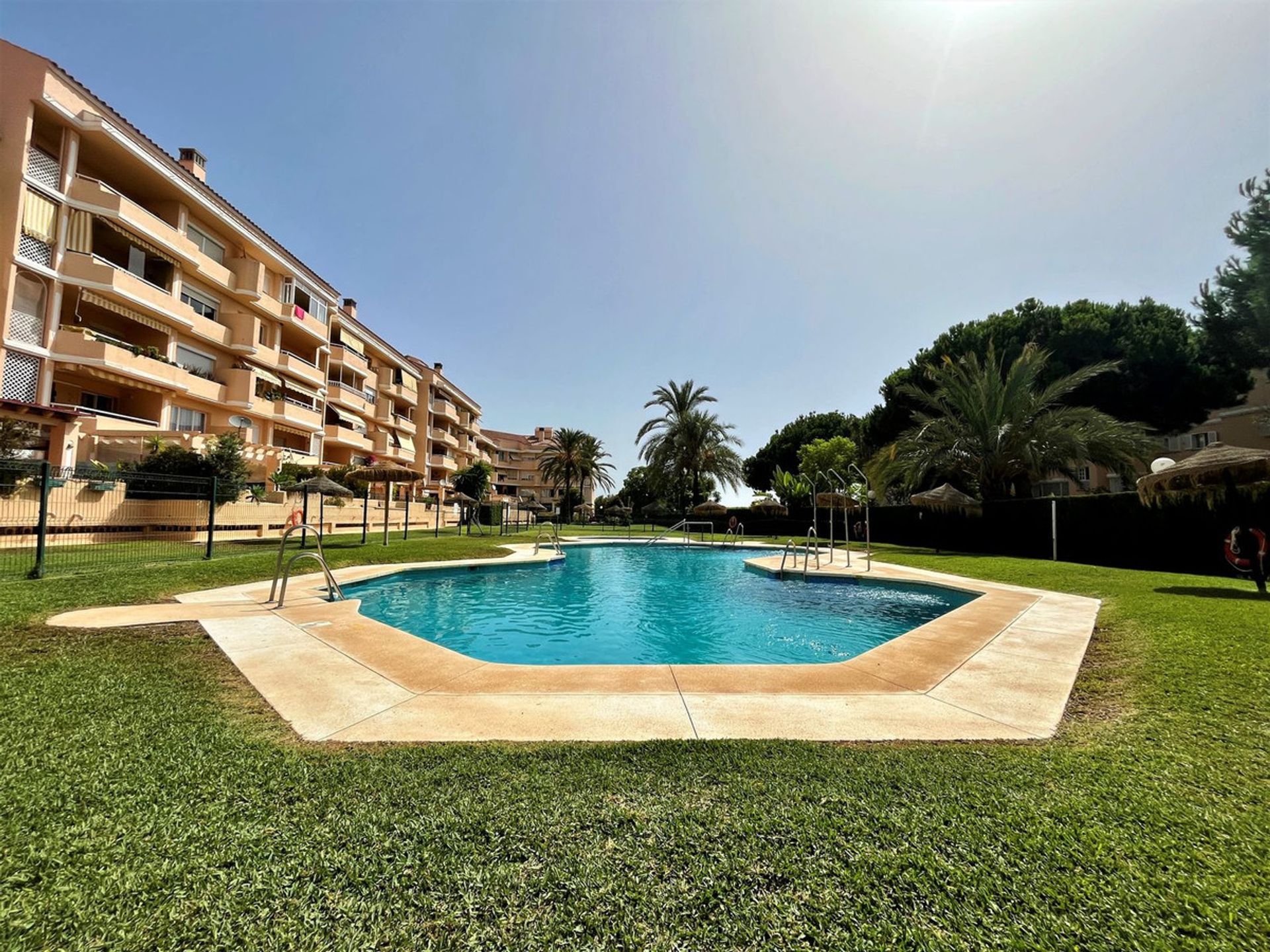 Condominium in Estepona, Andalusia 10842581