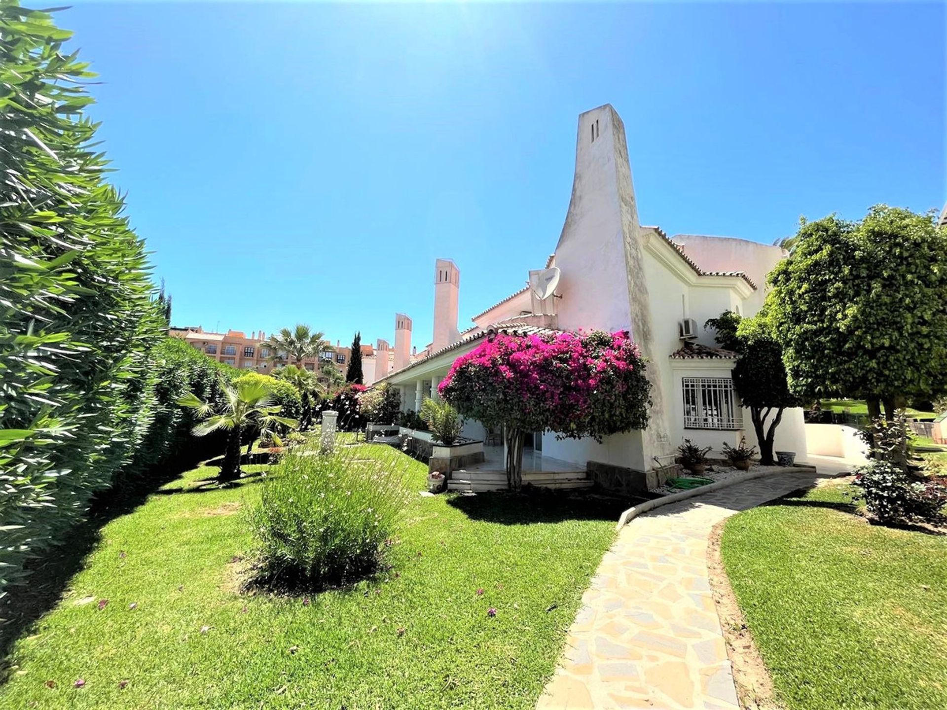 rumah dalam Santa Fe de los Boliches, Andalusia 10842718