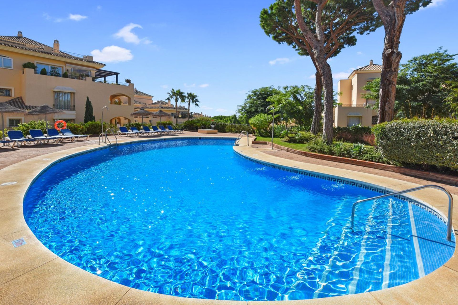 Condominium in Marbella, Andalucía 10842957