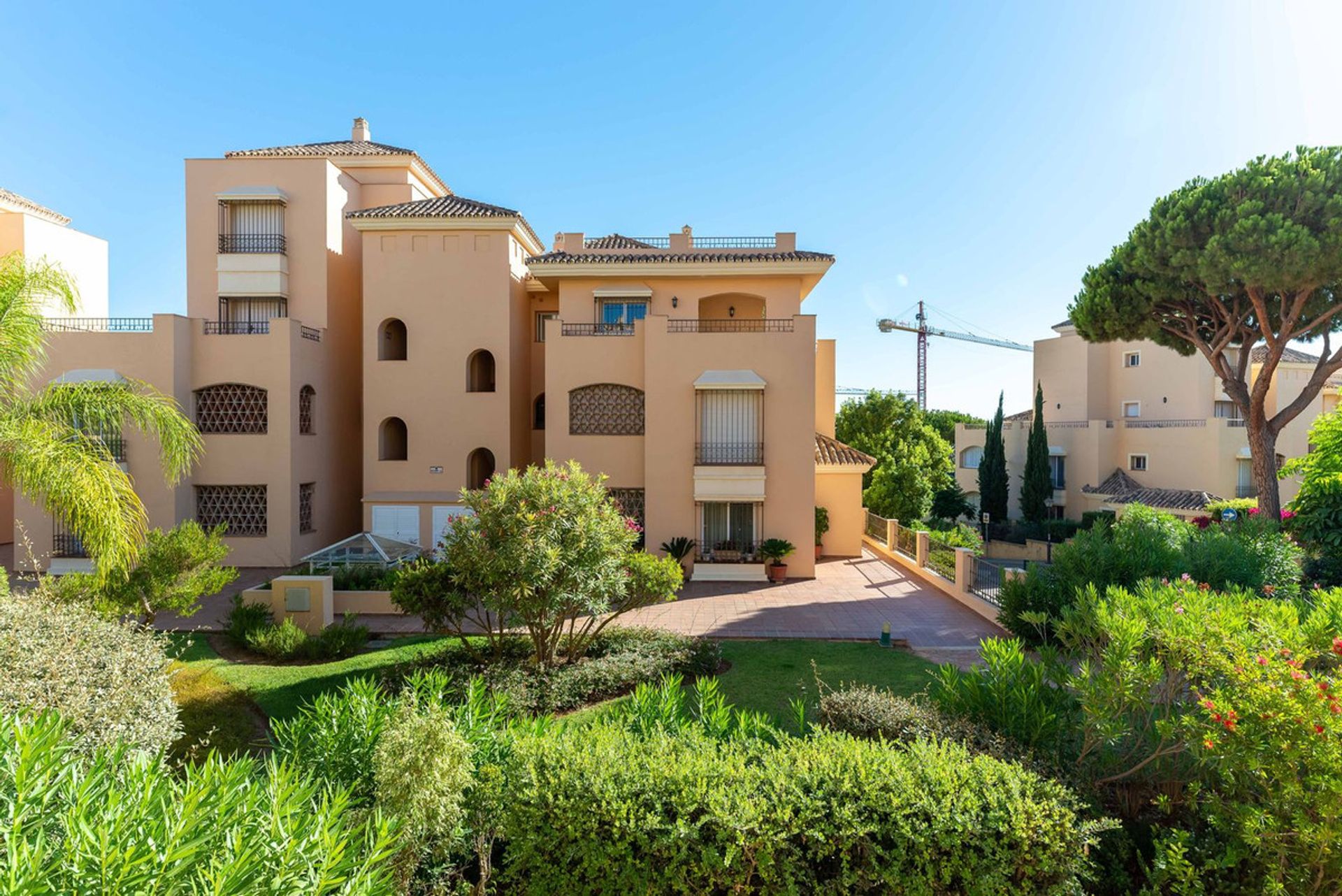 Condominium in Marbella, Andalucía 10842957