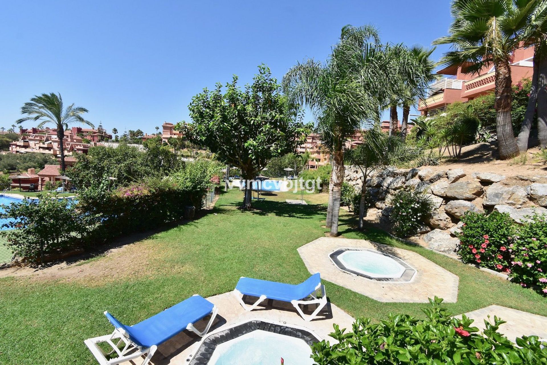 Condominium in Marbella, Andalucía 10843022