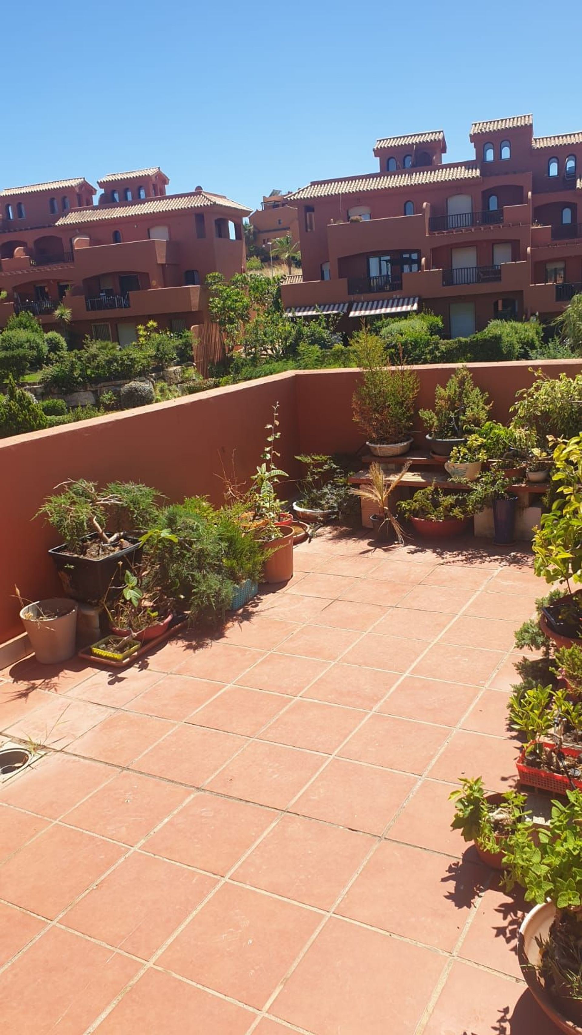 Condominium dans Estepona, Andalusia 10843026