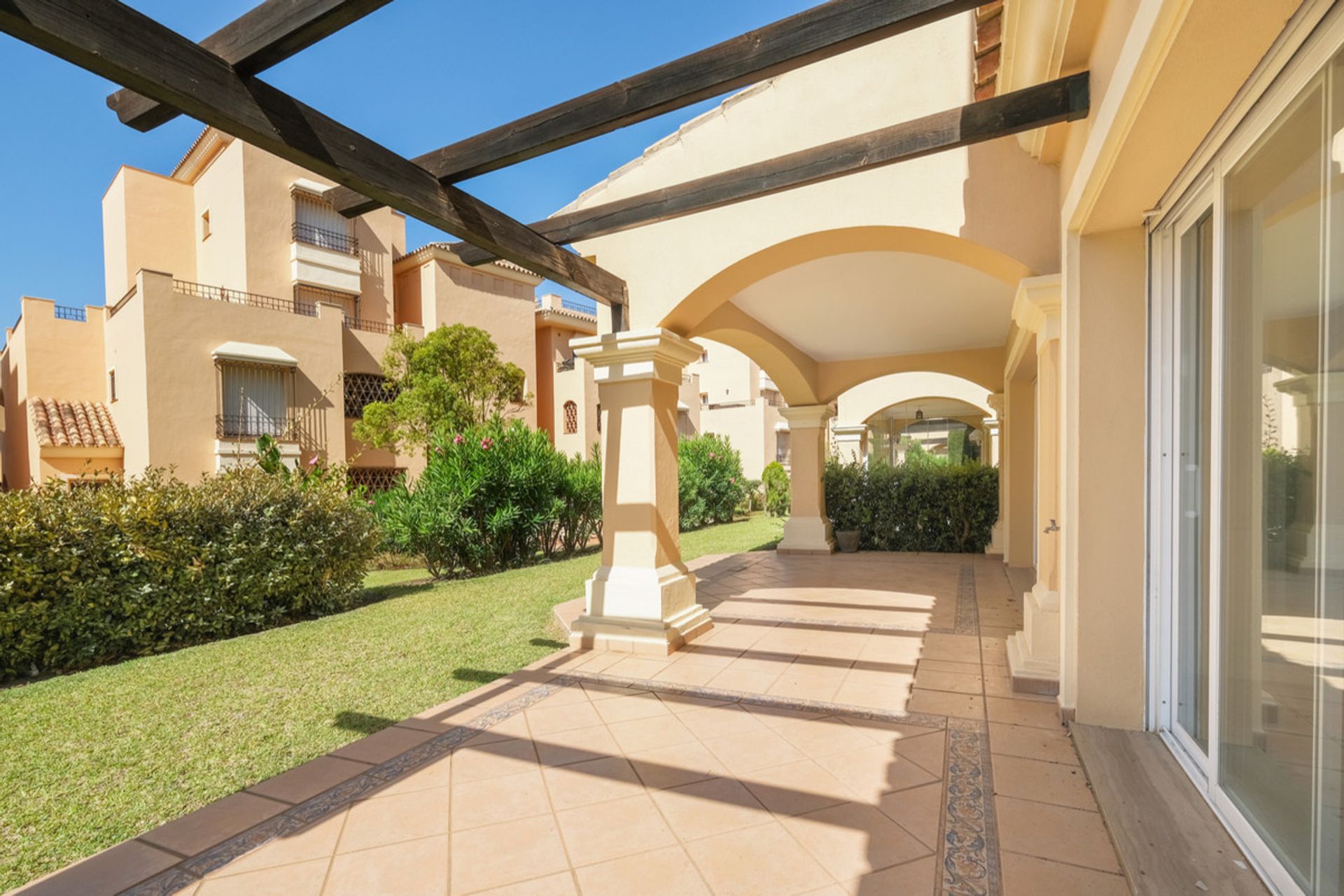 Condominium in Marbella, Andalucía 10843417