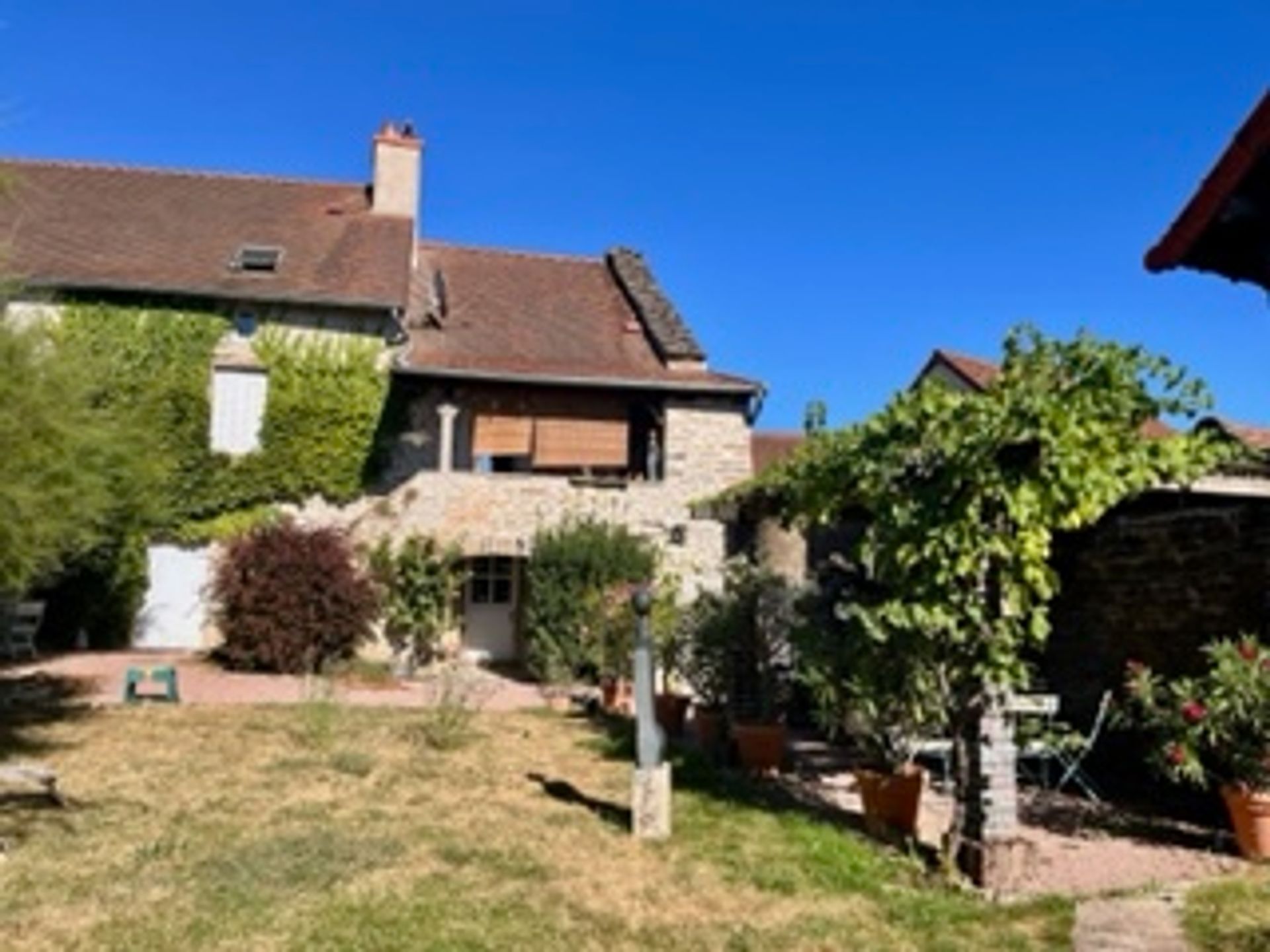 σπίτι σε Saint-Clément-sur-Guye, Bourgogne-Franche-Comte 10843803