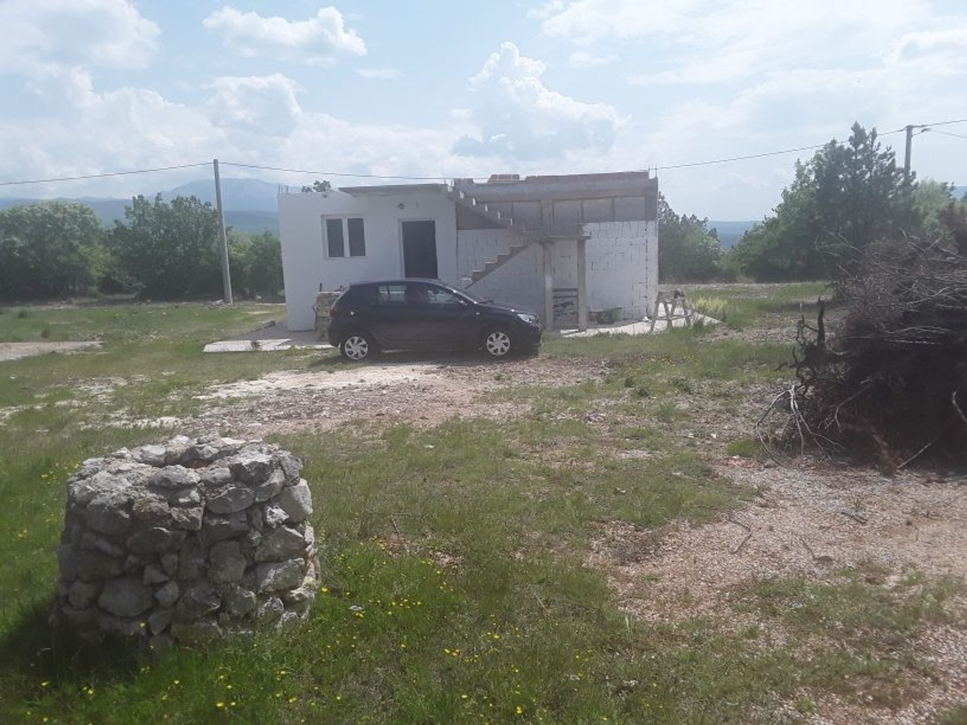 房子 在 Knin, Šibenik-Knin County 10844073