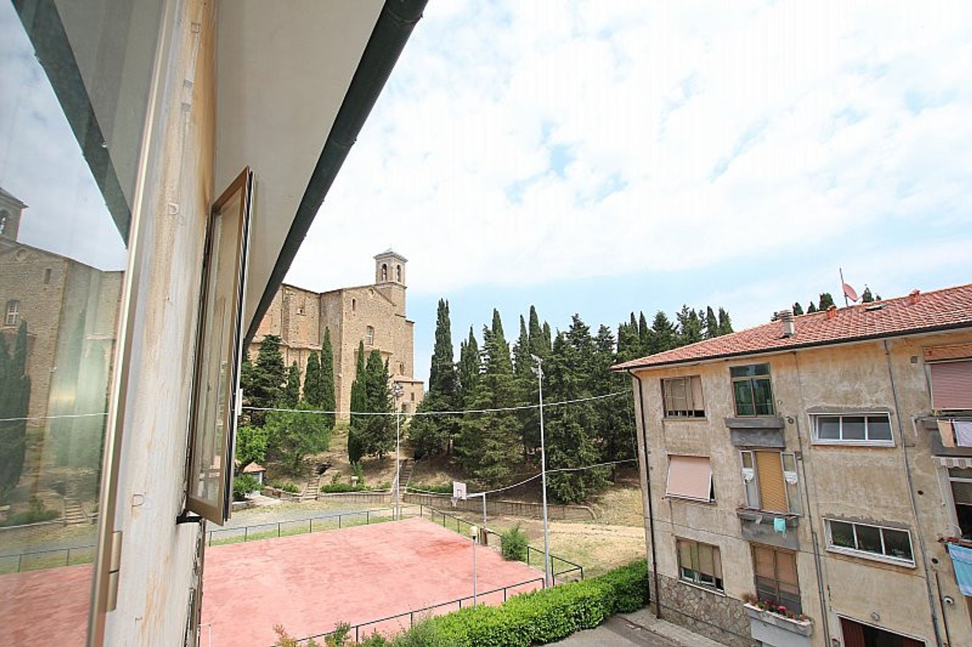 Condominium in Volterra, Tuscany 10844296