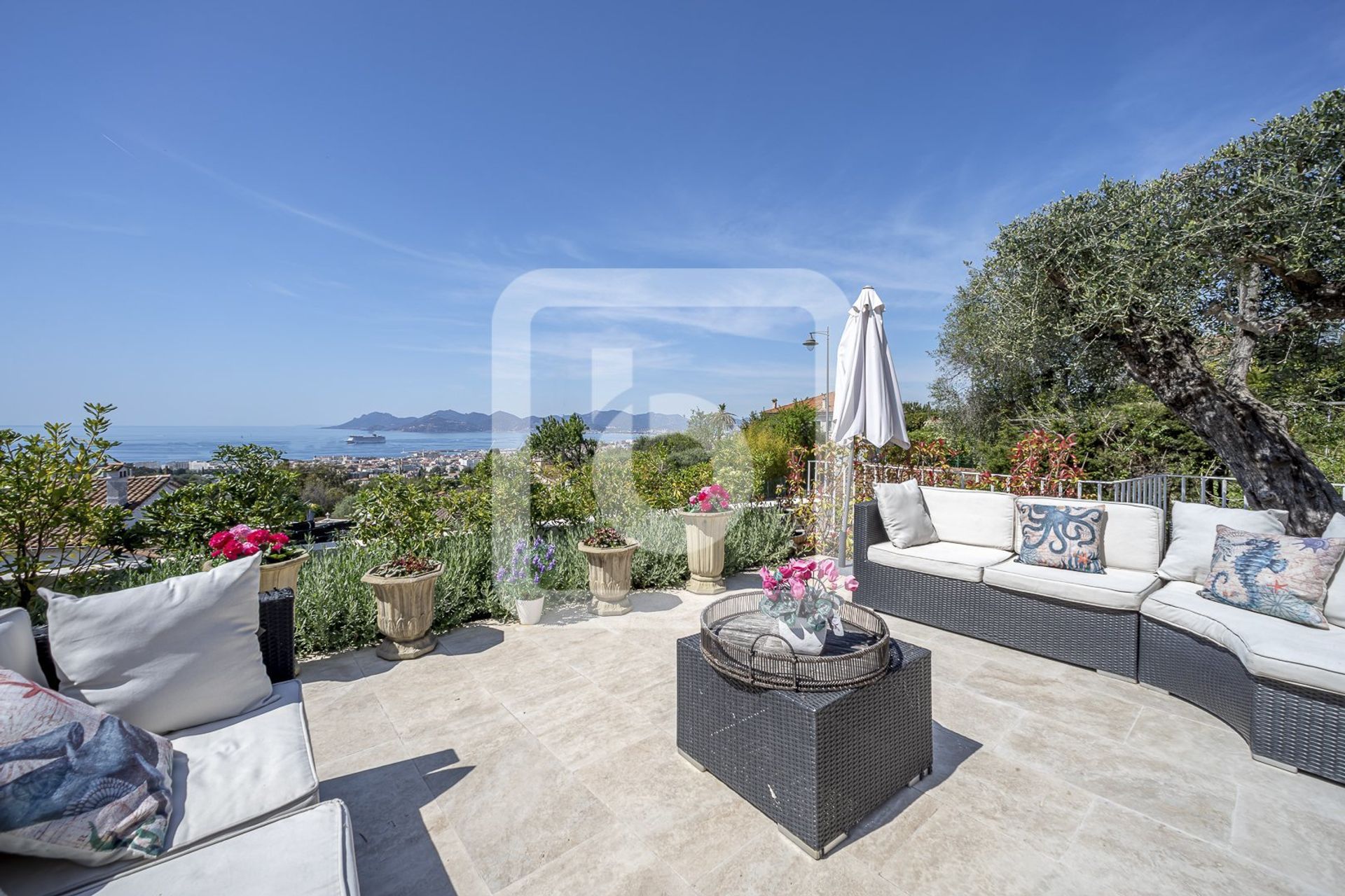 Talo sisään Cannes, Provence-Alpes-Côte d'Azur 10844578