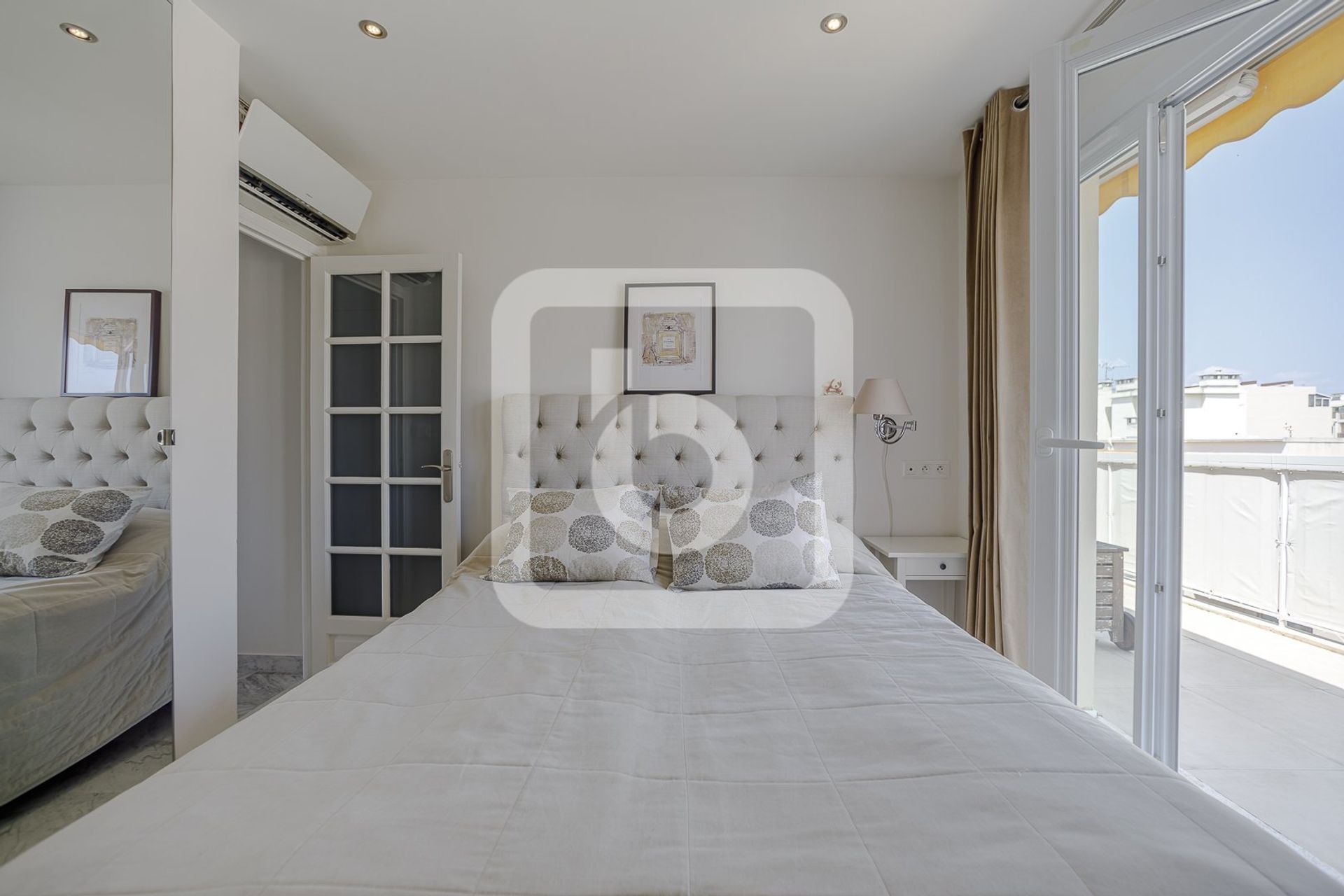 Condominium dans Antibes, Provence-Alpes-Côte d'Azur 10844696