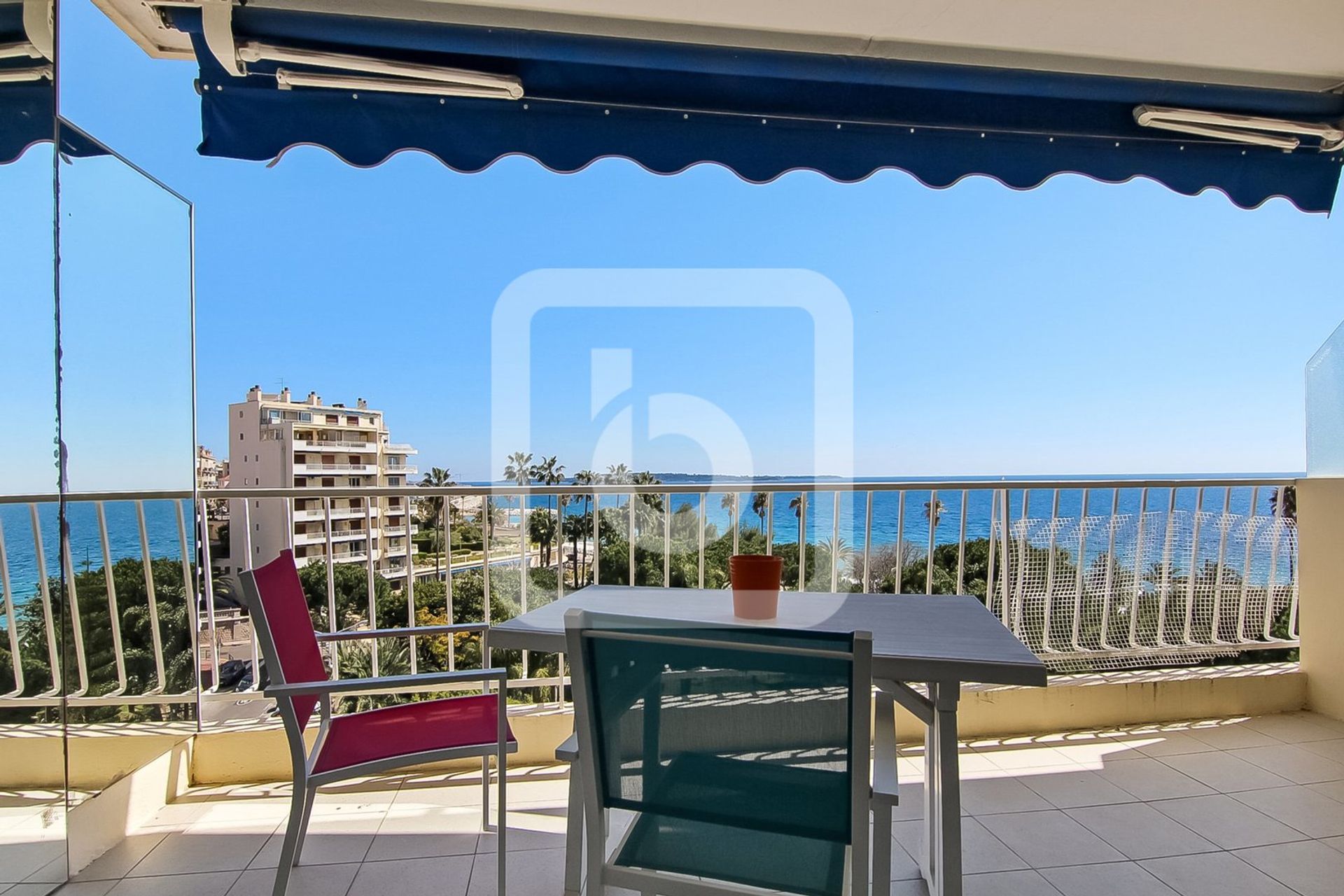 Condominium in Le Cannet, Provence-Alpes-Côte d'Azur 10844703