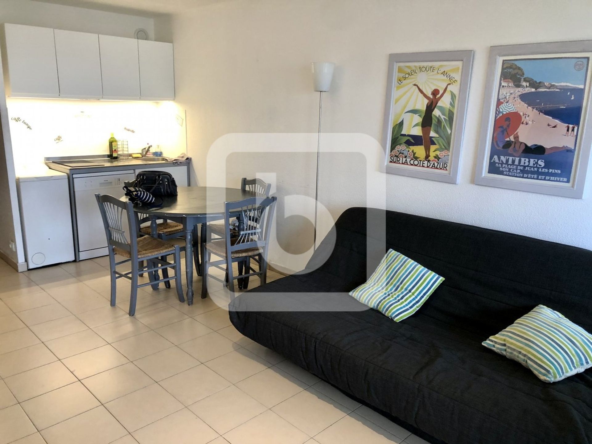 Condominium in Antibes, Provence-Alpes-Côte d'Azur 10844718