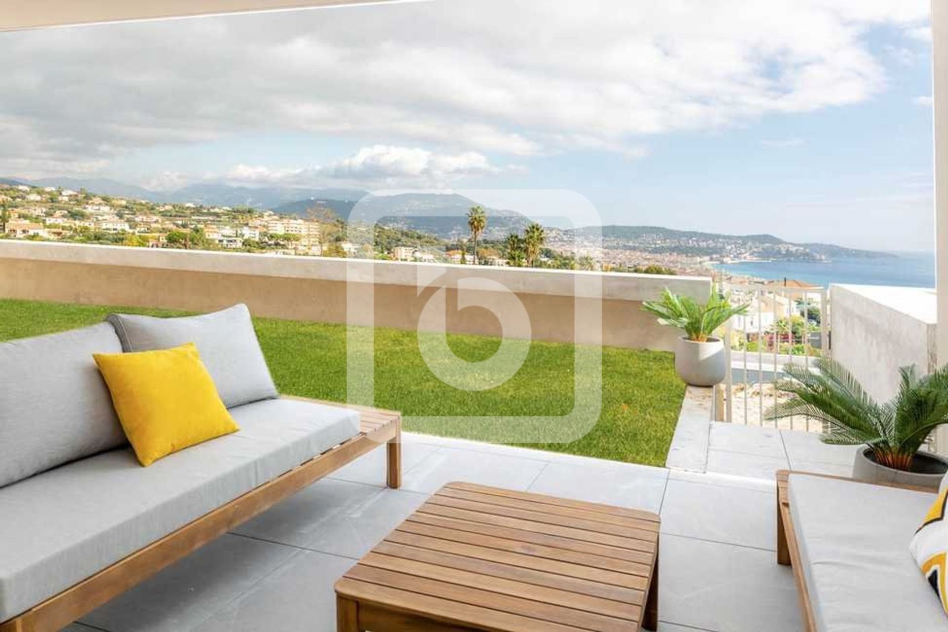 Condominium in Nice, Provence-Alpes-Côte d'Azur 10844745