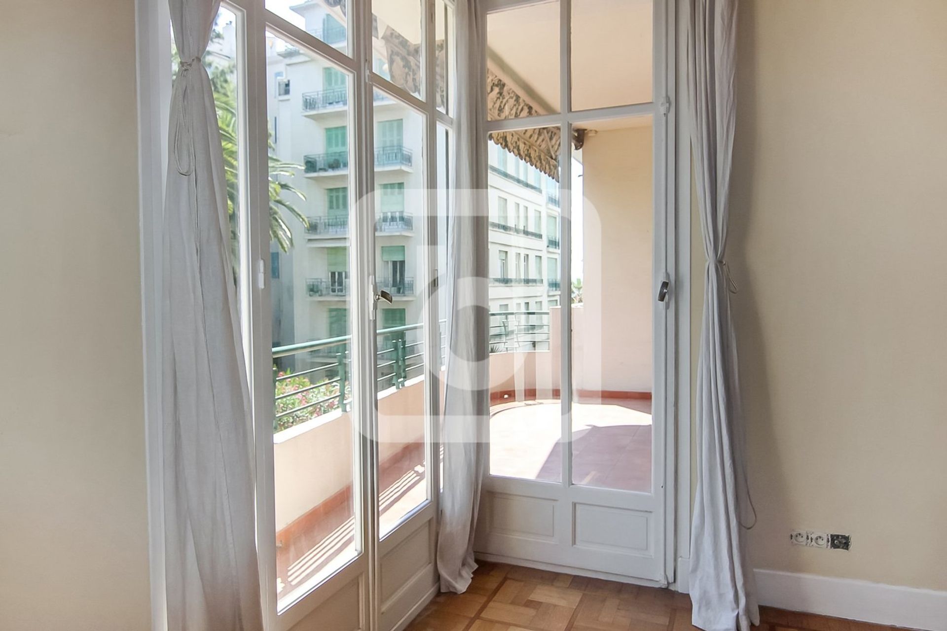 Condominium in Nice, Provence-Alpes-Côte d'Azur 10845299