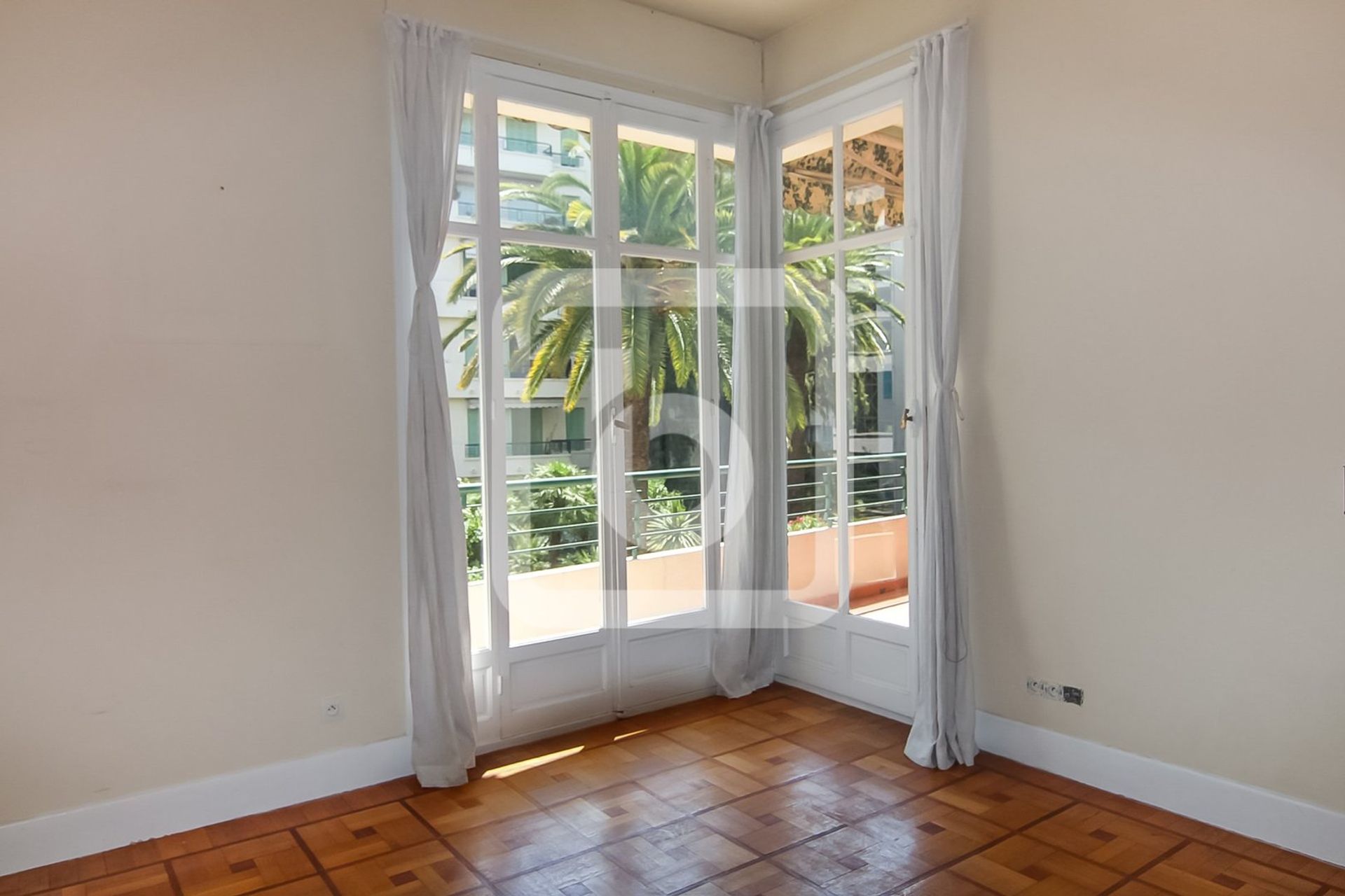 Condominium in Nice, Provence-Alpes-Côte d'Azur 10845299