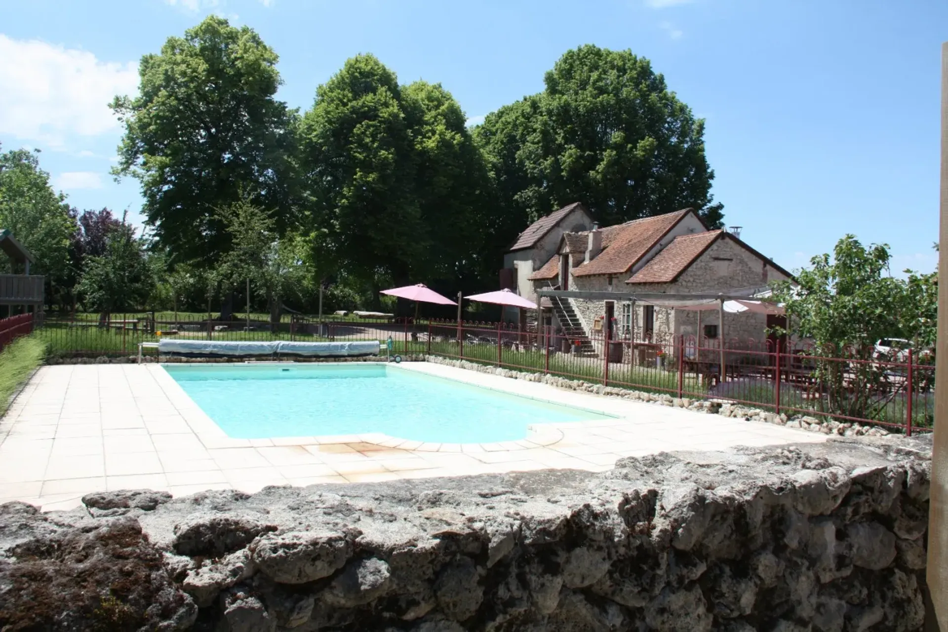 Land in Montaigu-le-Blin, Auvergne-Rhône-Alpes 10845376