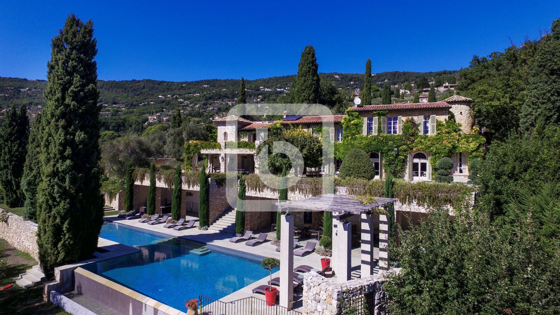 Talo sisään Cabris, Provence-Alpes-Cote d'Azur 10845891