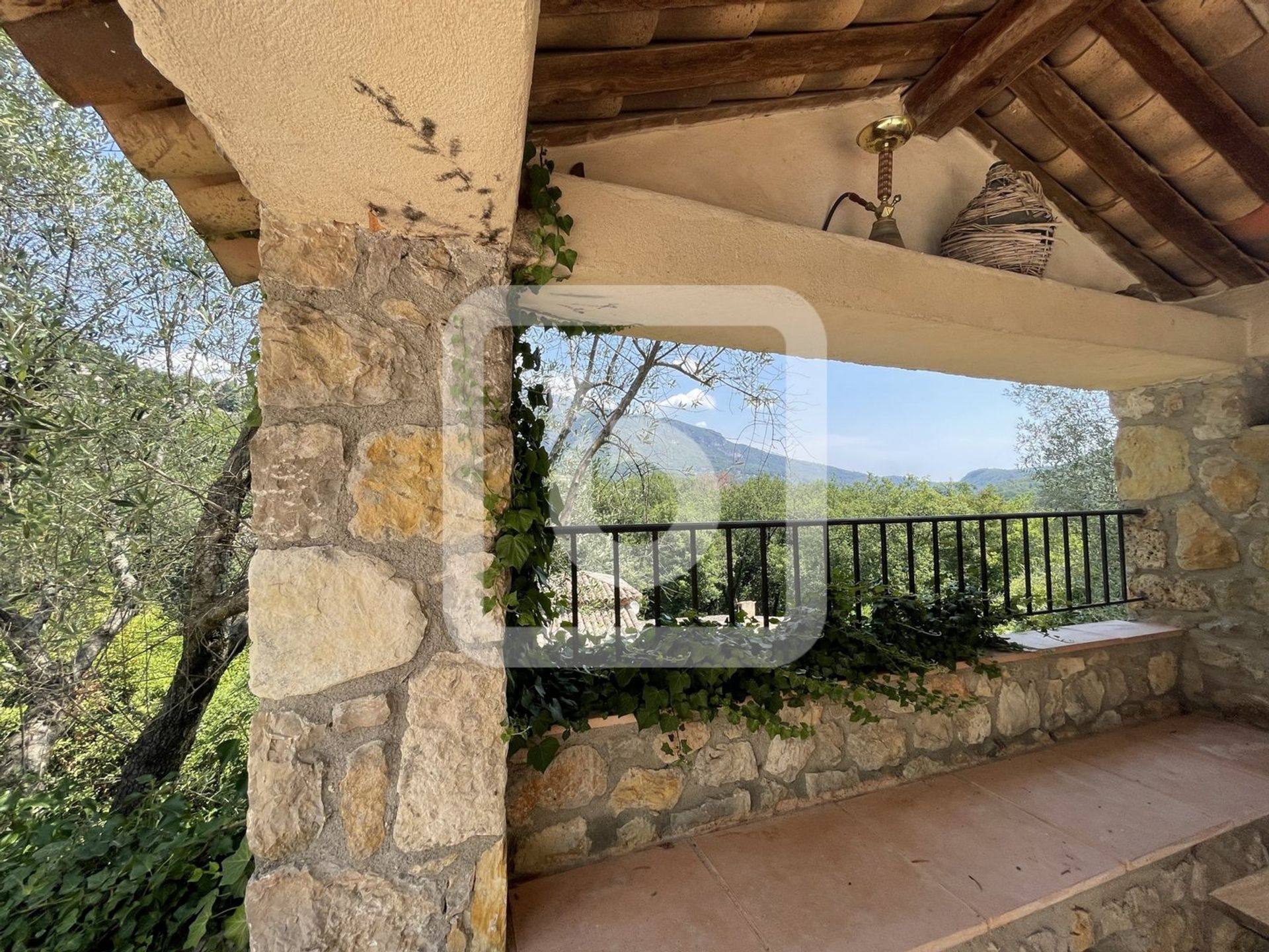 Rumah di Le Bar-sur-Loup, Provence-Alpes-Côte d'Azur 10845894