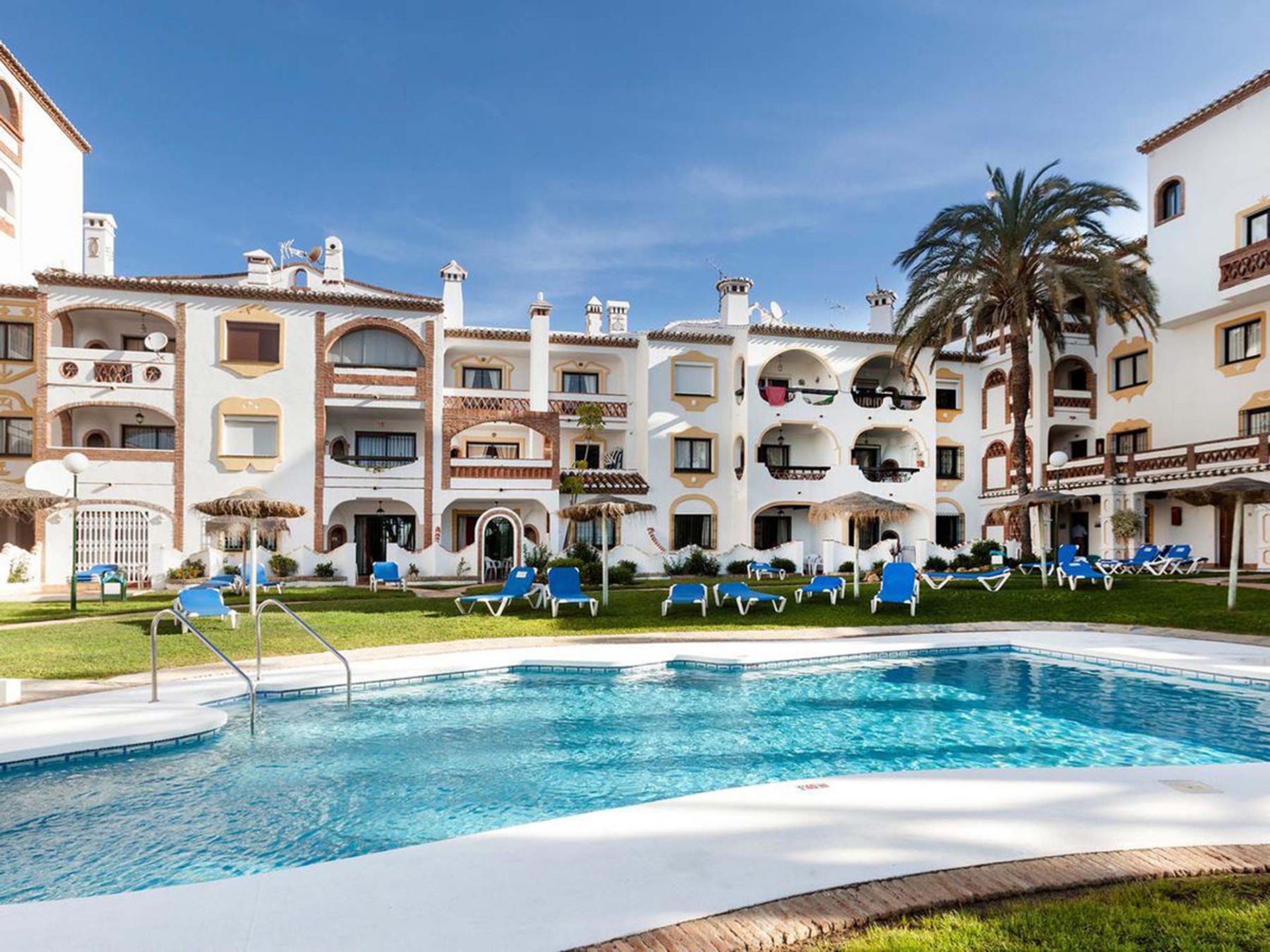 Condominium in Sitio de Calahonda, Andalusia 10848606