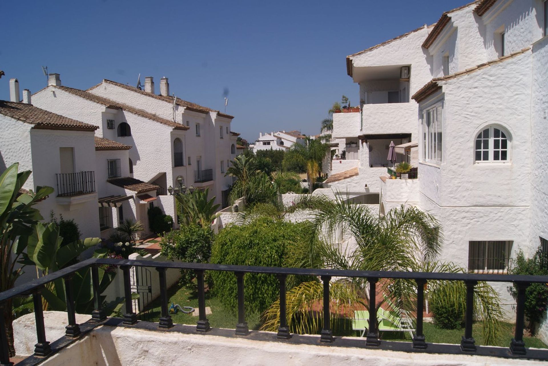 Condominium dans El Paraíso, Andalusia 10848798