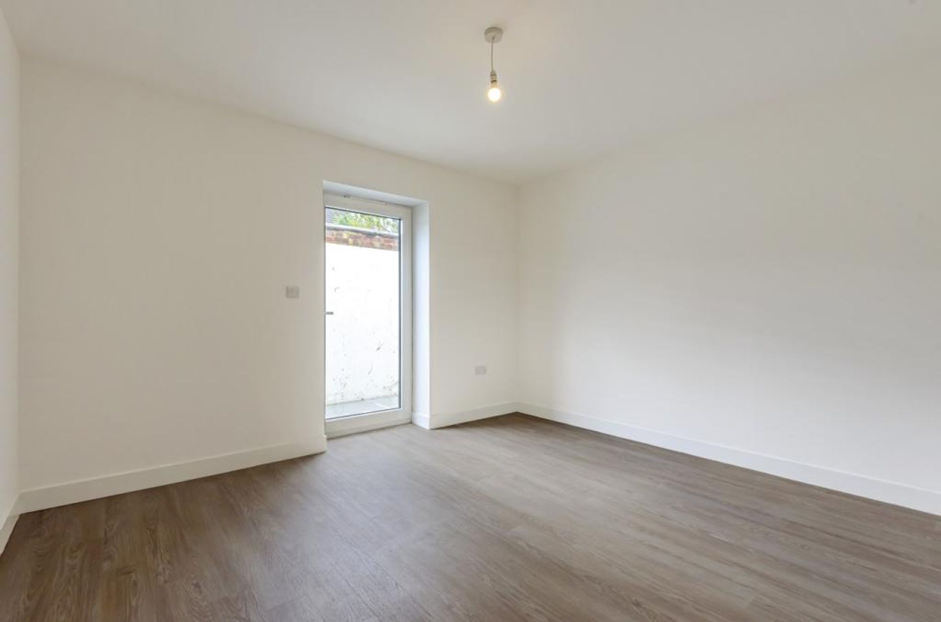 Condominium in Elmers End, Bromley 10852085