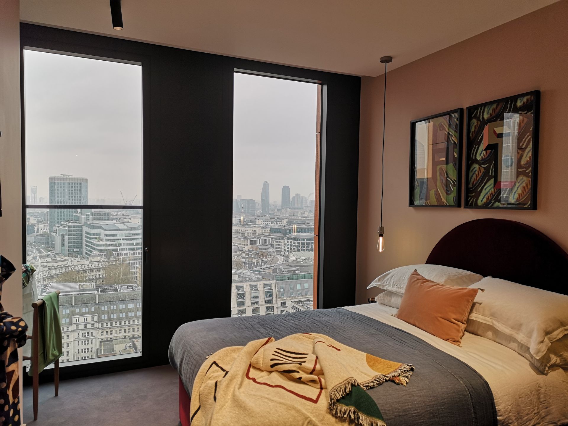 Condominium in Poplar, Tower Hamlets 10852266