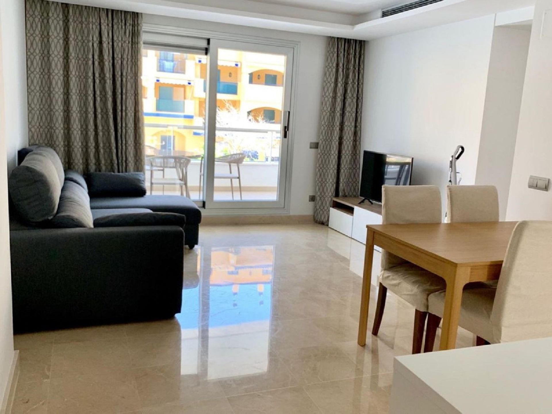 Condominio en San Pedro de Alcántara, Andalucía 10852336