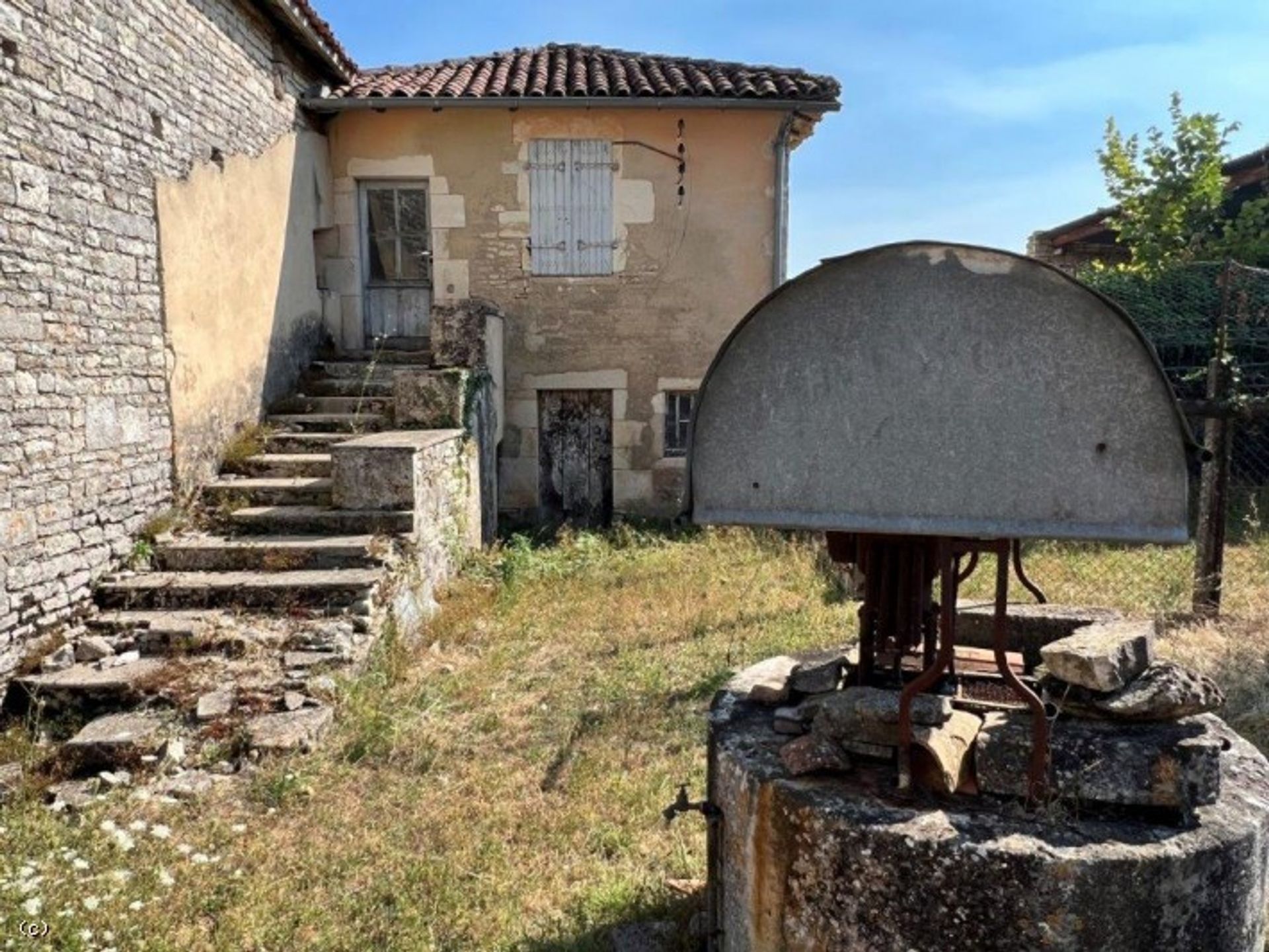 Otro en Aunac, Nouvelle-Aquitaine 10852404