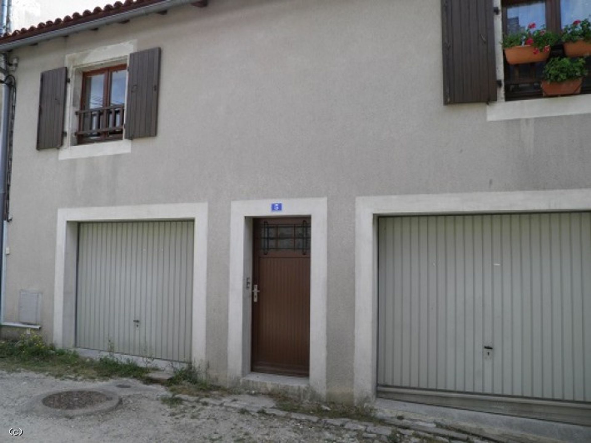 Condominium in Ruffec, Nouvelle-Aquitanië 10852445