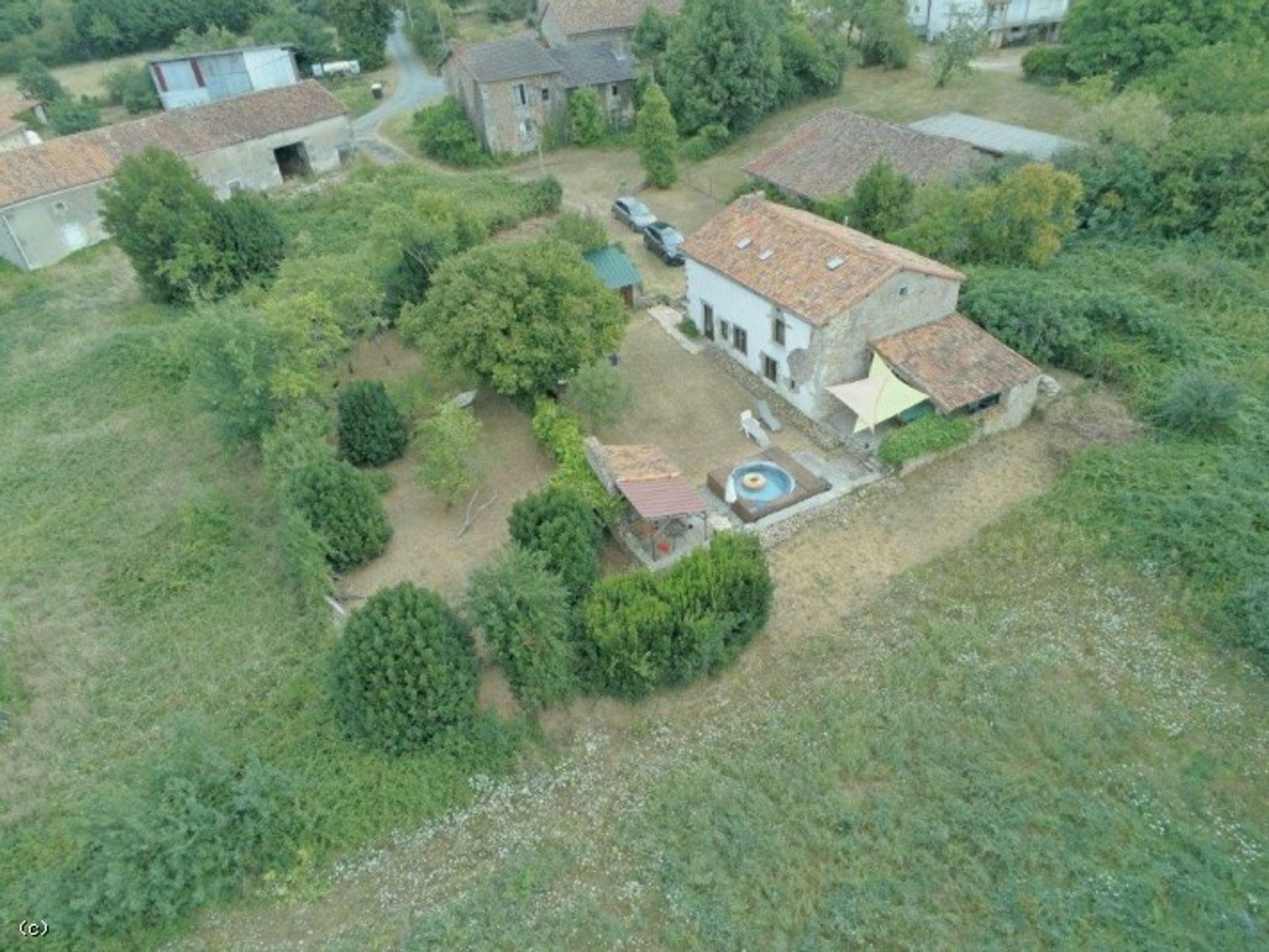 жилой дом в Nanteuil-en-Vallée, Nouvelle-Aquitaine 10852487