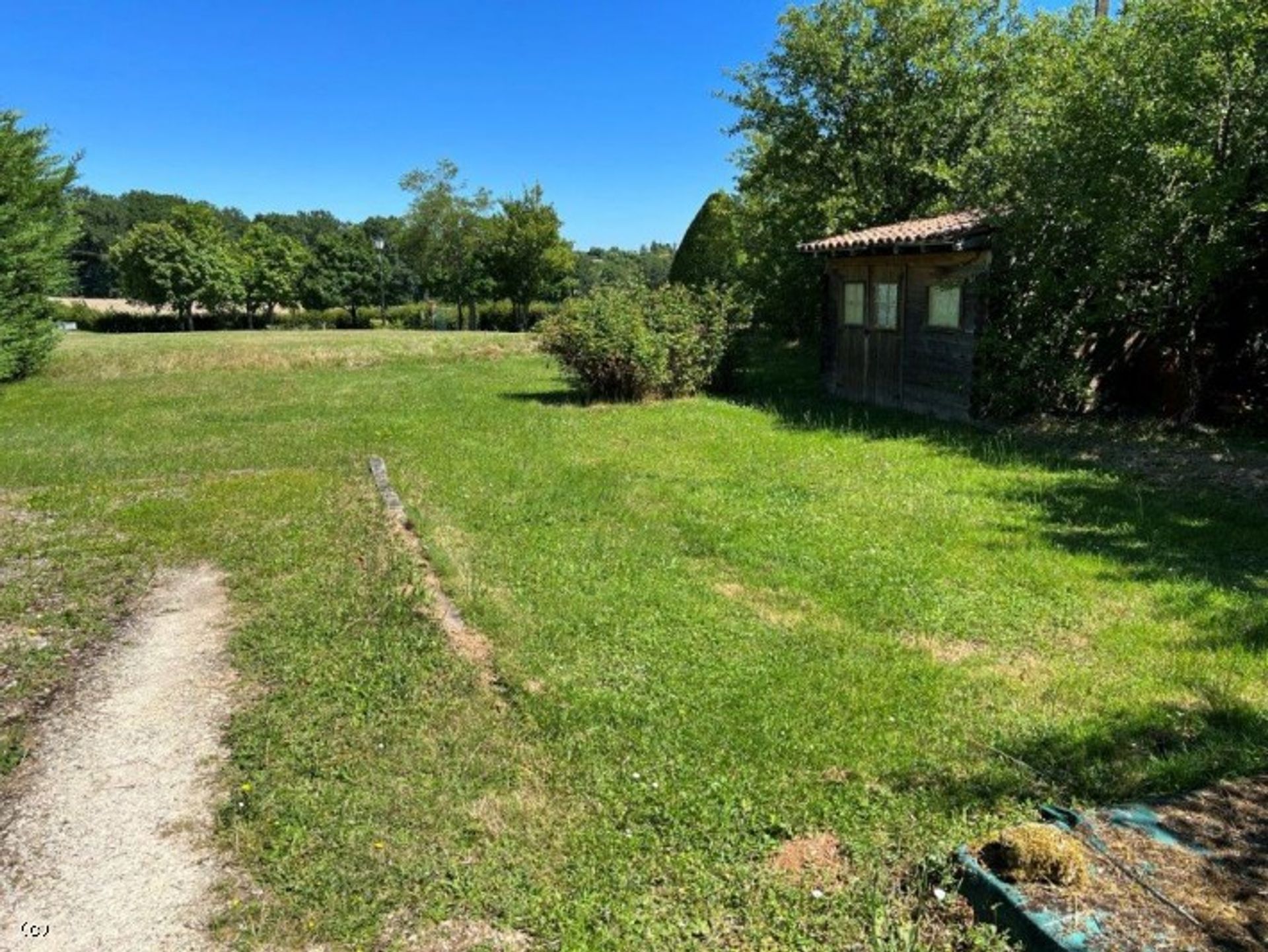 Rumah di Nanteuil-en-Vallée, Nouvelle-Aquitaine 10852511