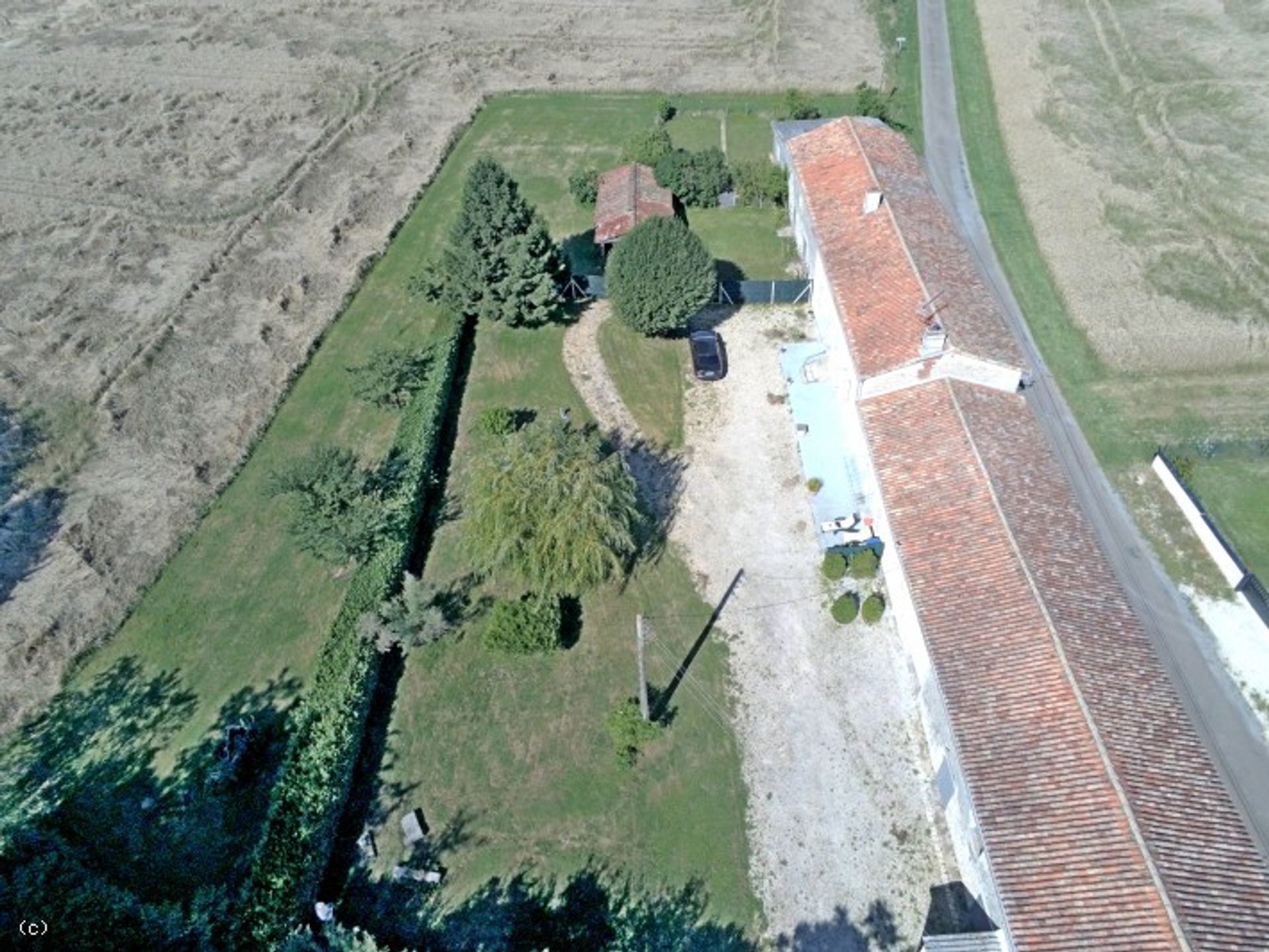 Rumah di Nanteuil-en-Vallée, Nouvelle-Aquitaine 10852557