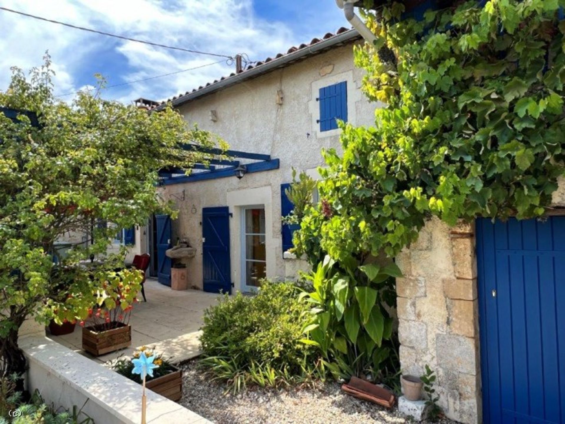 بيت في Mansle, Nouvelle-Aquitaine 10852578