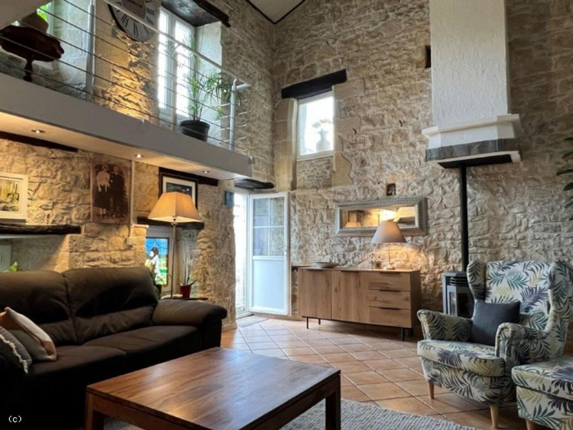 casa no Verteuil-sur-Charente, Nouvelle-Aquitaine 10852605