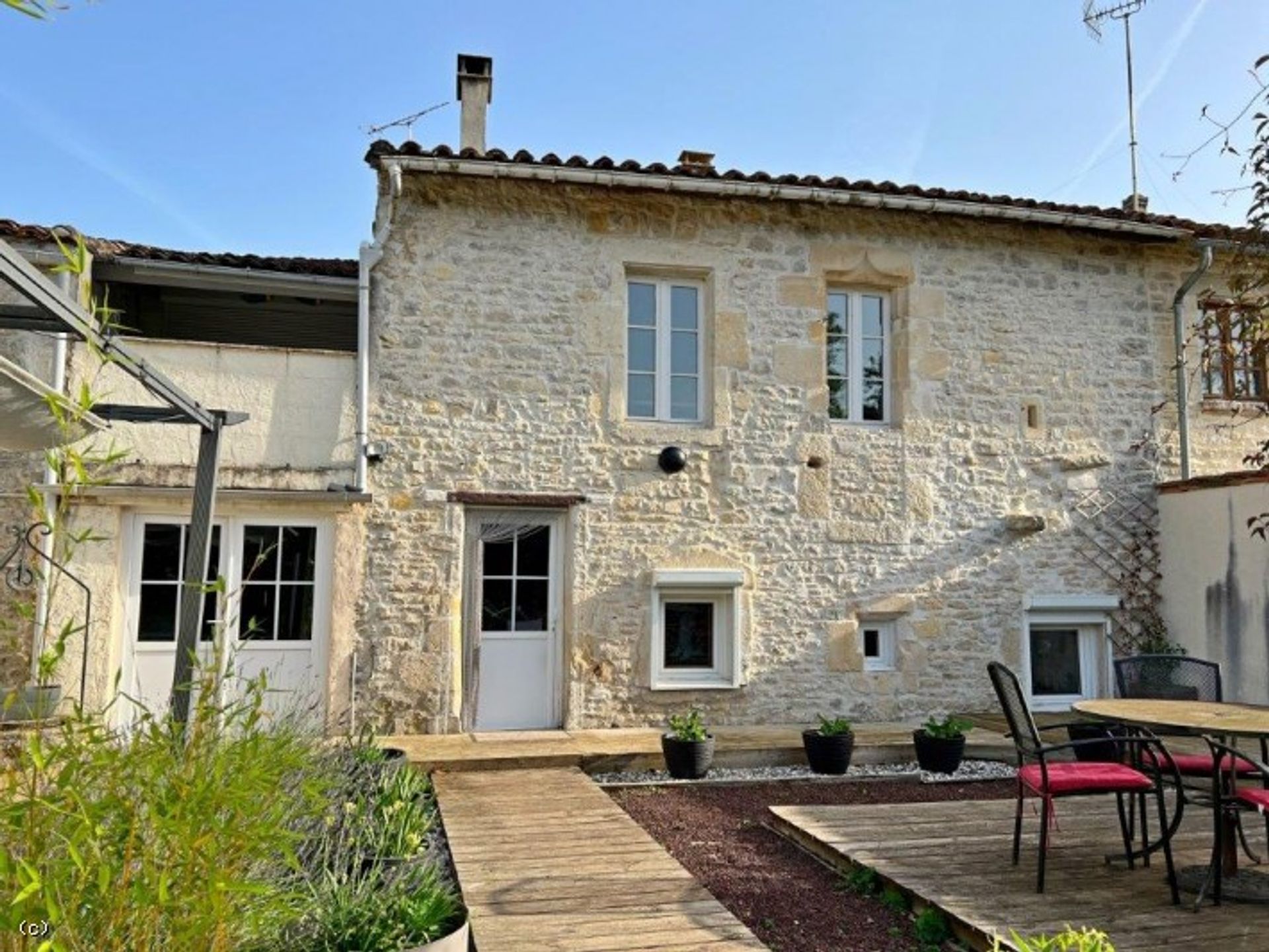 casa no Verteuil-sur-Charente, Nouvelle-Aquitaine 10852605