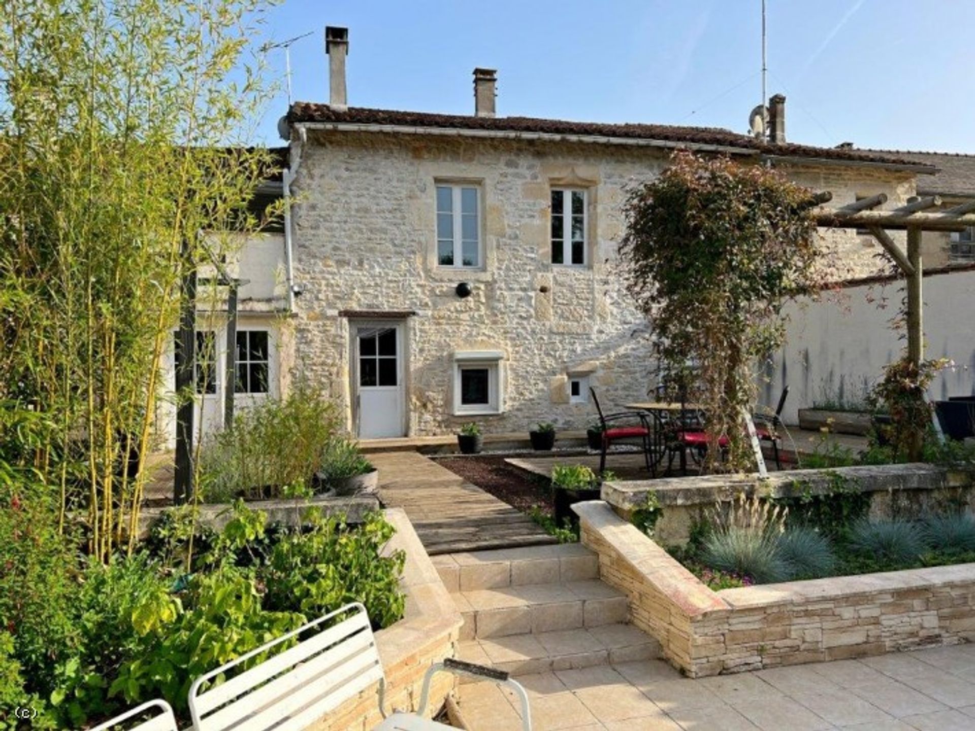 casa no Verteuil-sur-Charente, Nouvelle-Aquitaine 10852605