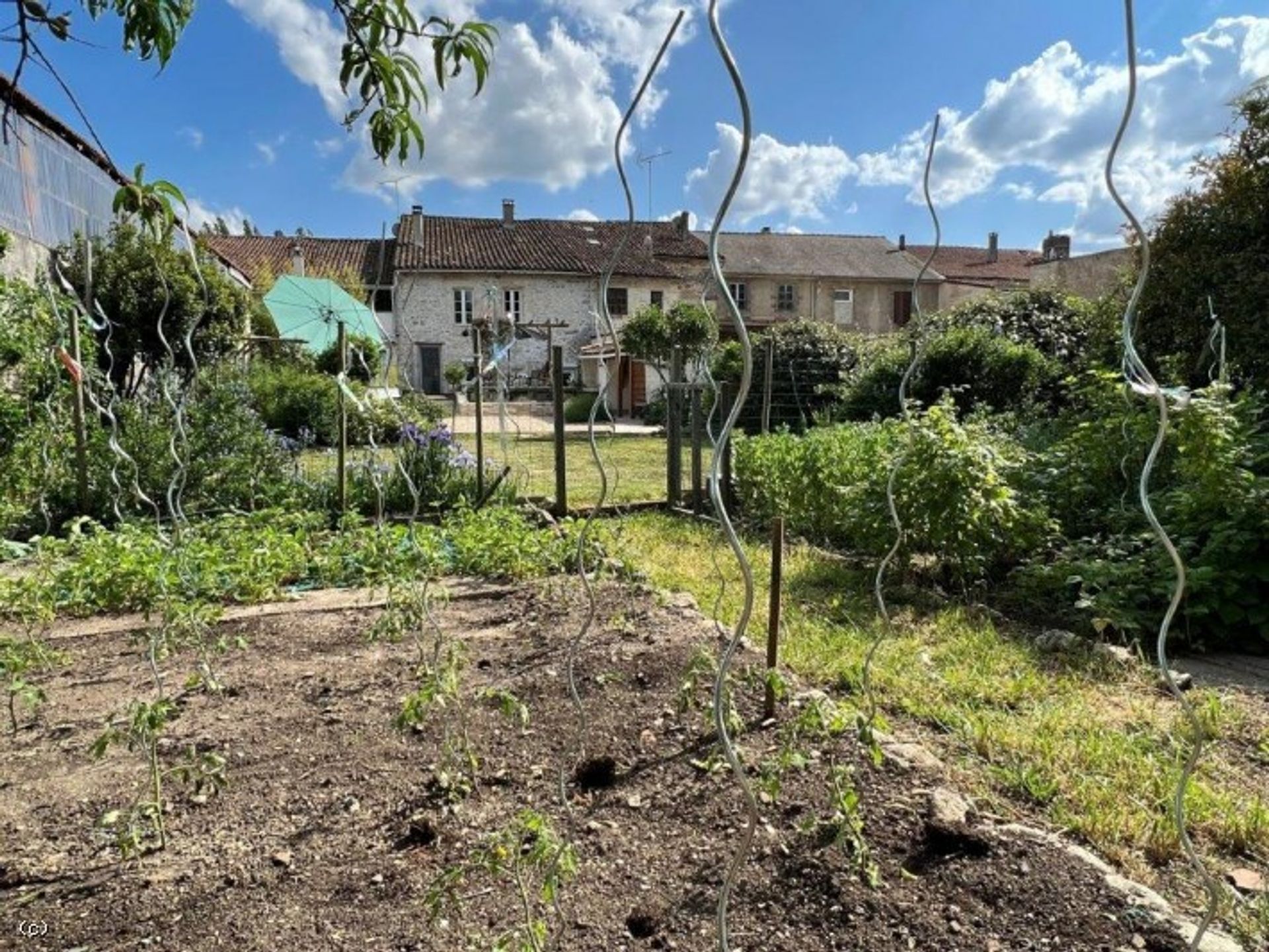 casa no Verteuil-sur-Charente, Nouvelle-Aquitaine 10852605