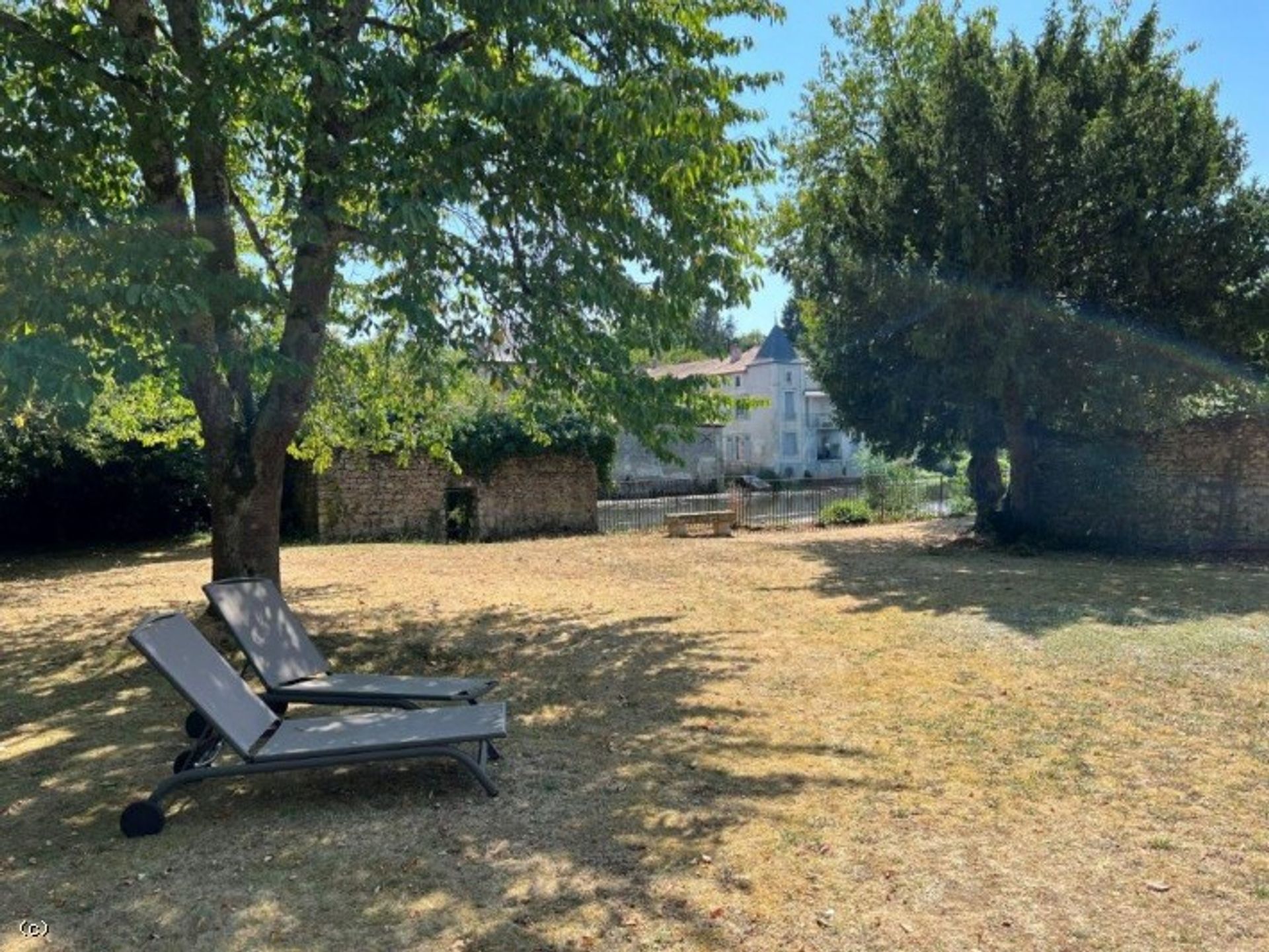 casa en Civray, Nouvelle-Aquitaine 10852619