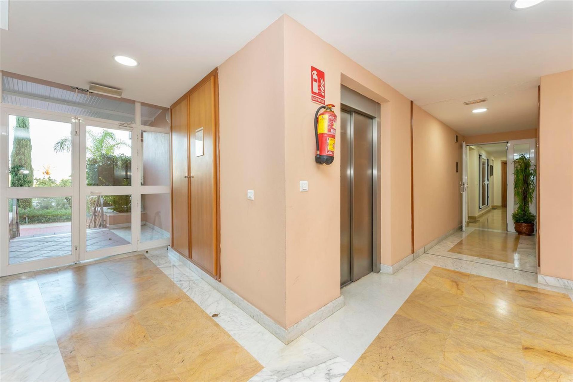 Condominium in Alhaurín de la Torre, Andalucía 10852736