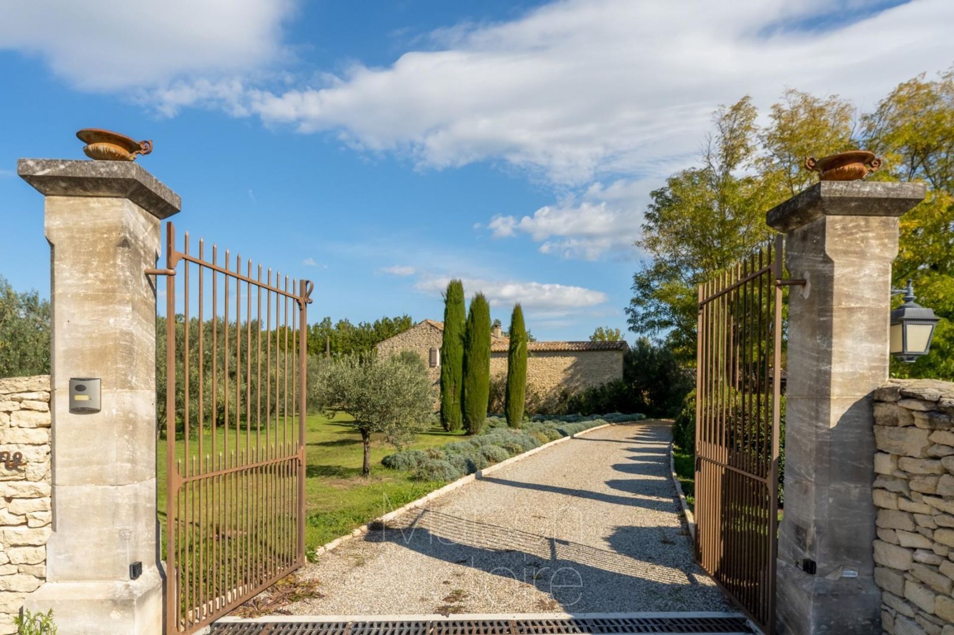 House in Oppède, Provence-Alpes-Côte d'Azur 10853081