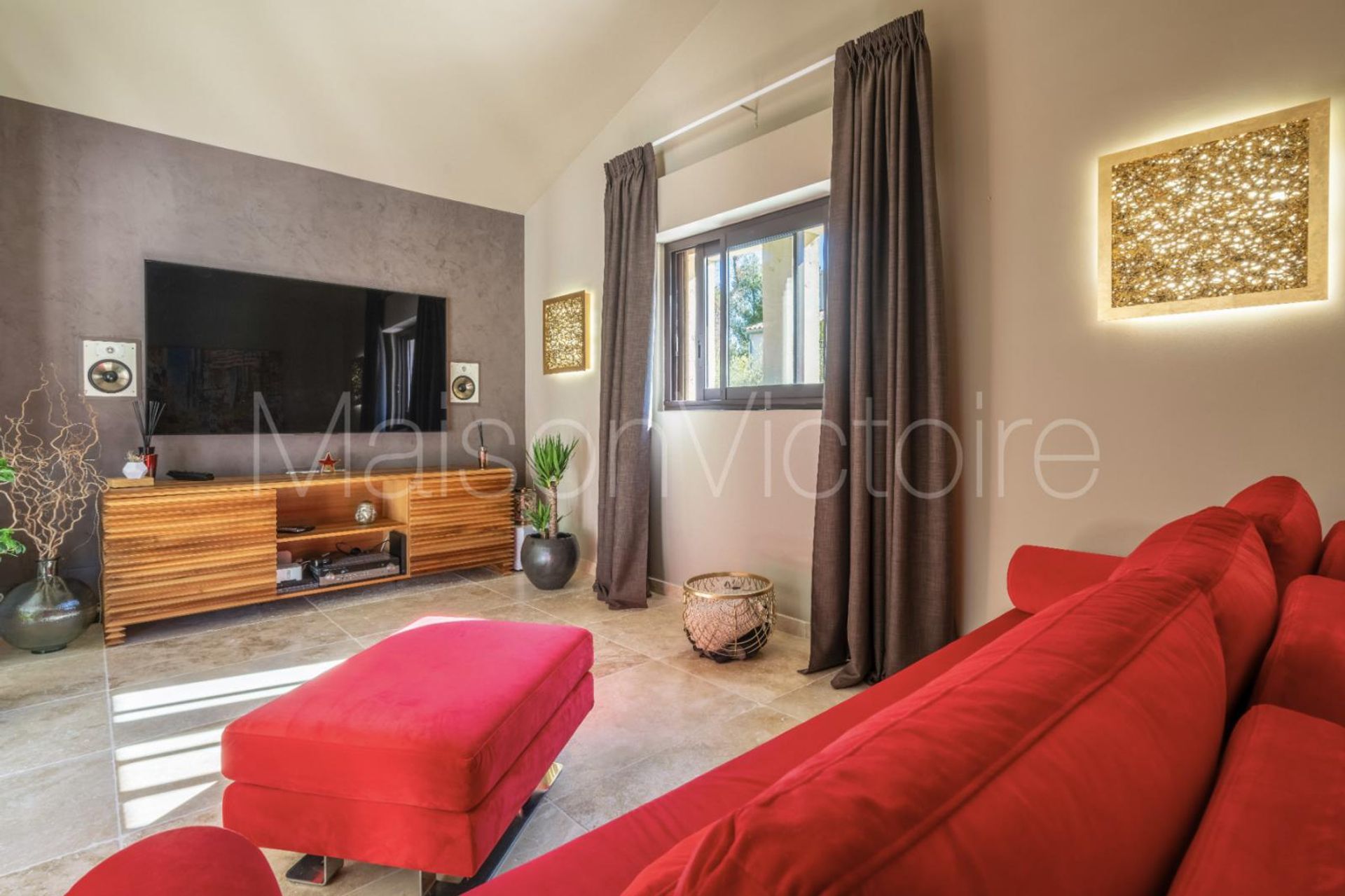 жилой дом в Maubec, Provence-Alpes-Côte d'Azur 10853097